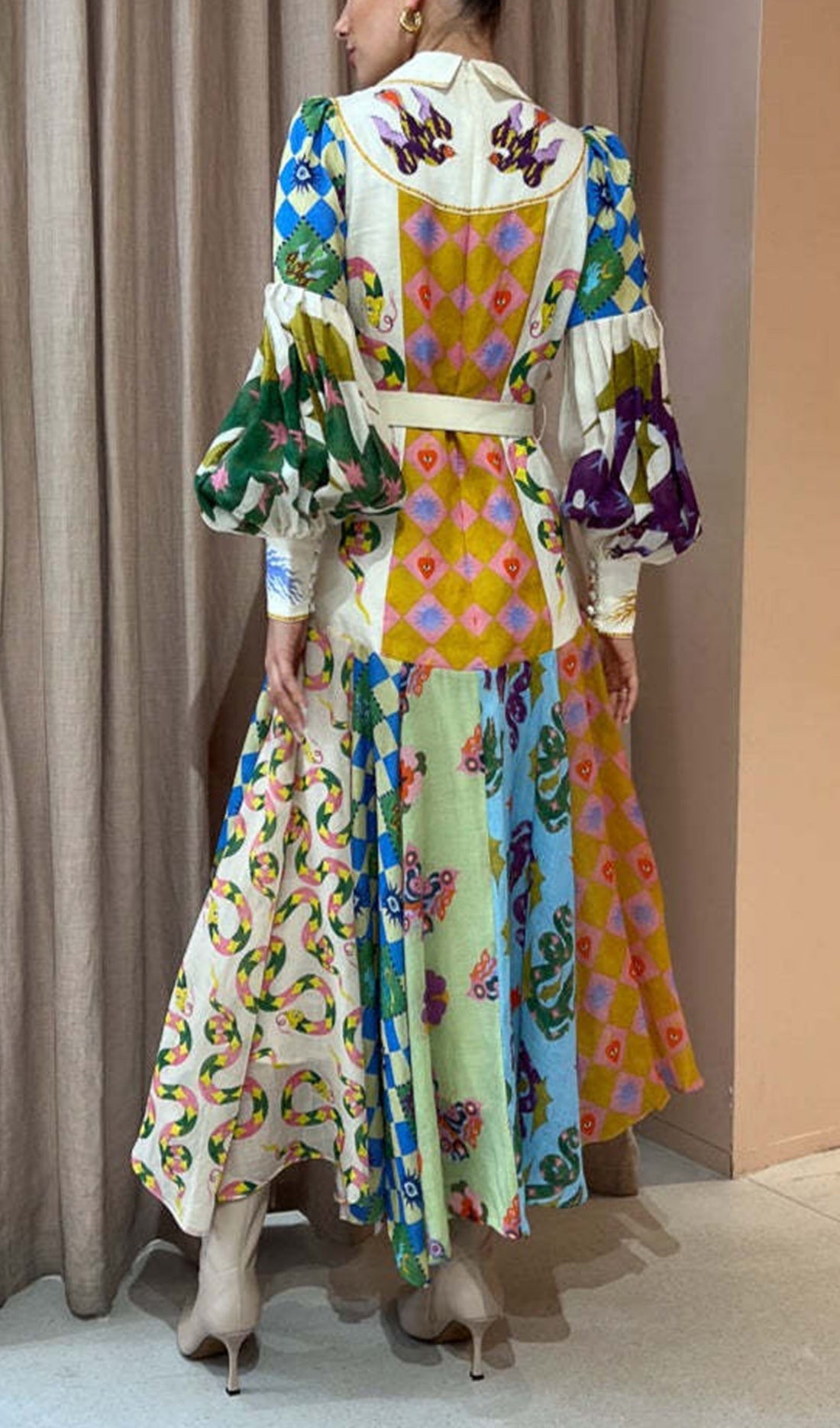 Maxikleid mit Patchwork-Laternenärmeln und Gürtel