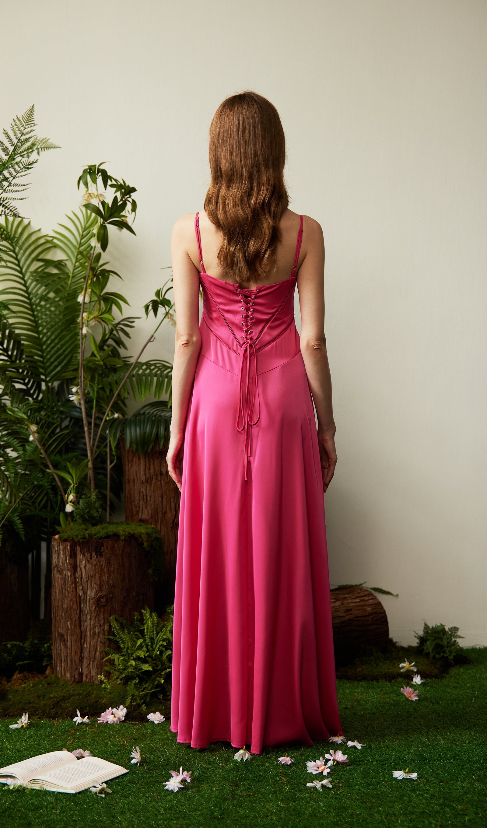 Maxikleid aus Satin und Spitze 