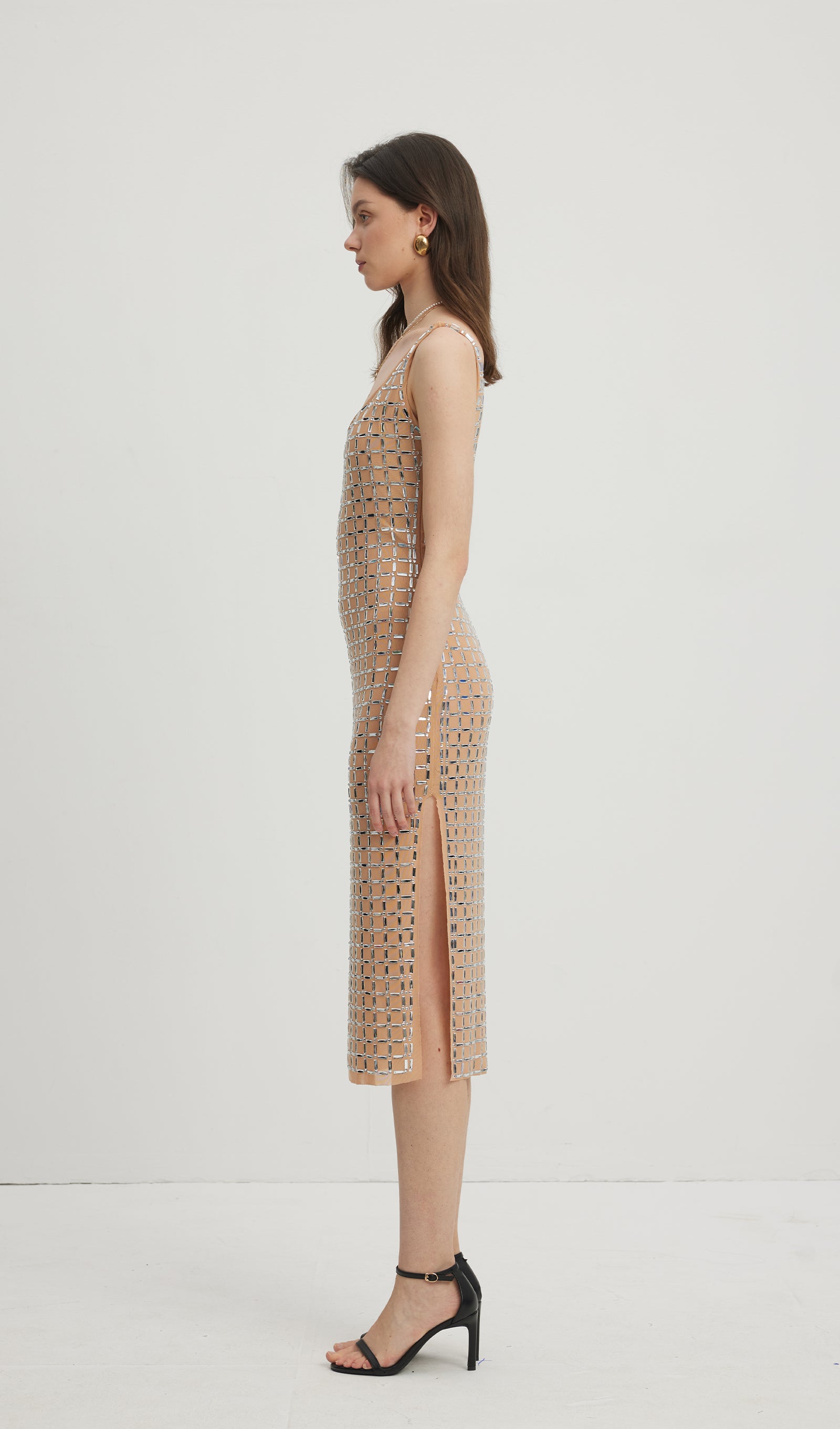 Verziertes rückenfreies Midikleid in Nude 
