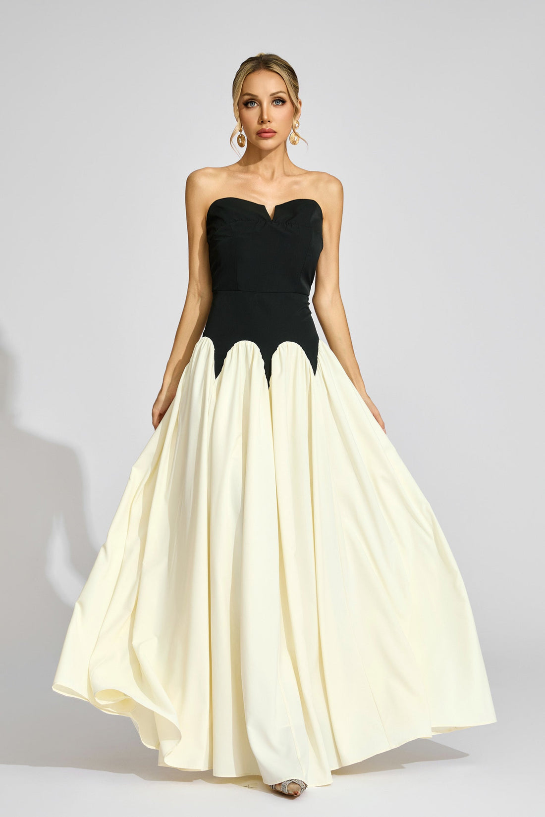 Schwarzes Sternen-Maxikleid 