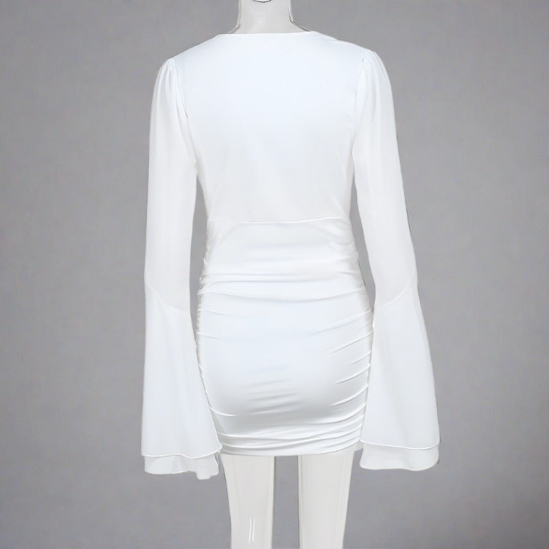Minikleid aus Spitze mit Glockenärmeln