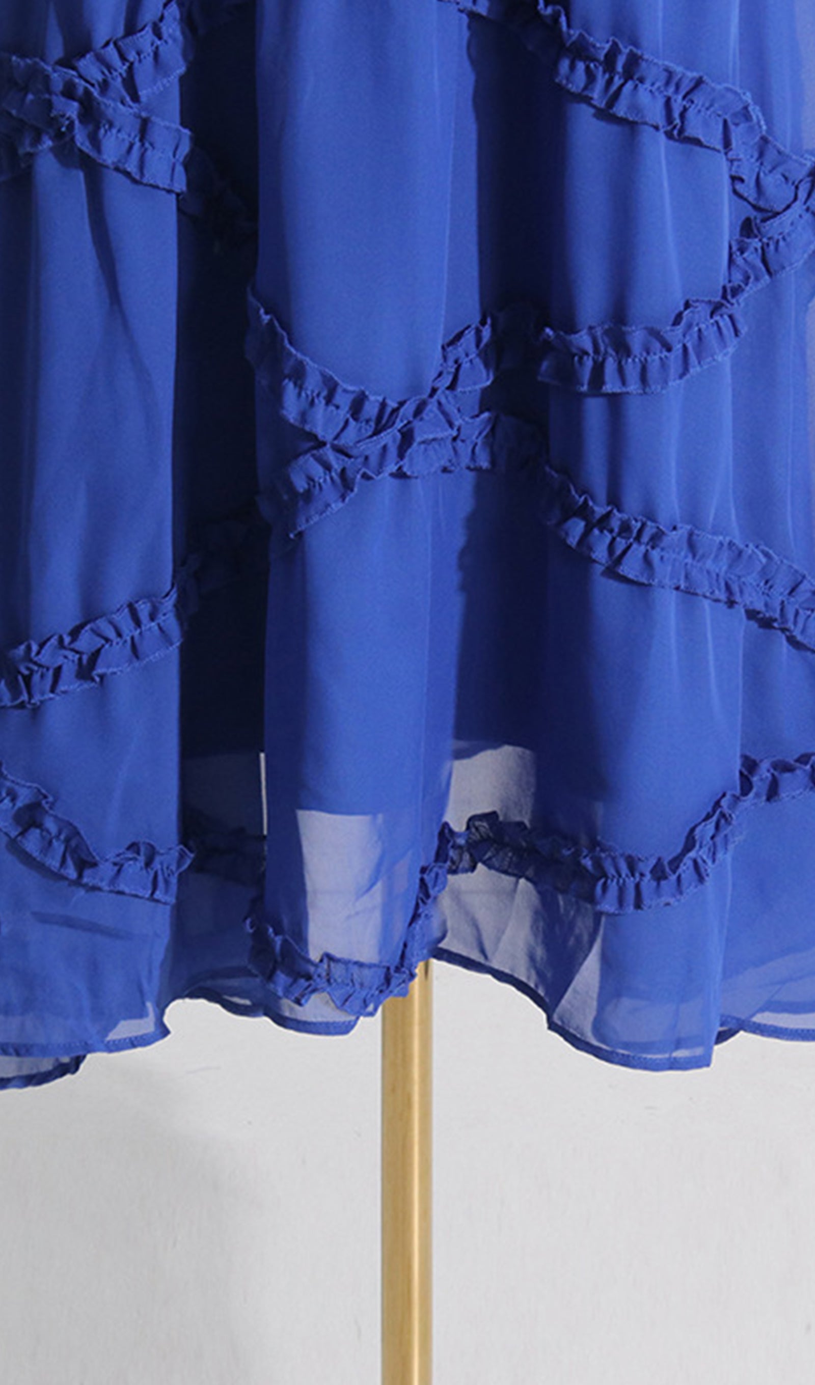 Maxikleid aus Mesh mit langen Ärmeln und V-Ausschnitt