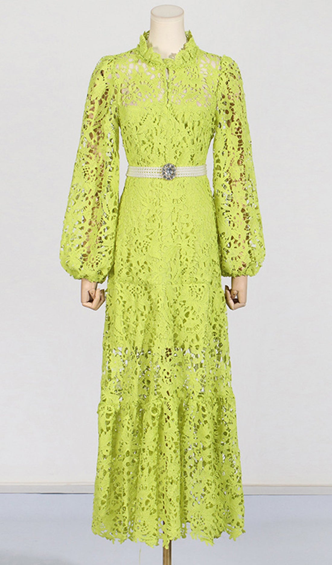 Häkelkleid mit langen Ärmeln 