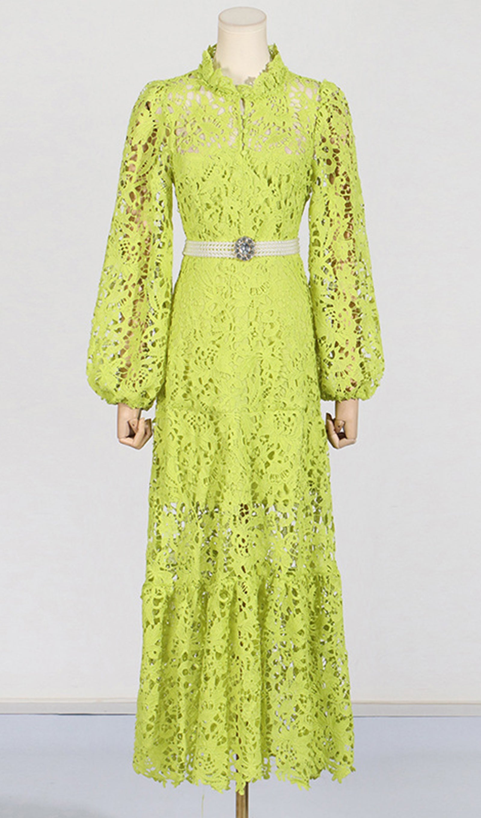 Häkelkleid mit langen Ärmeln 