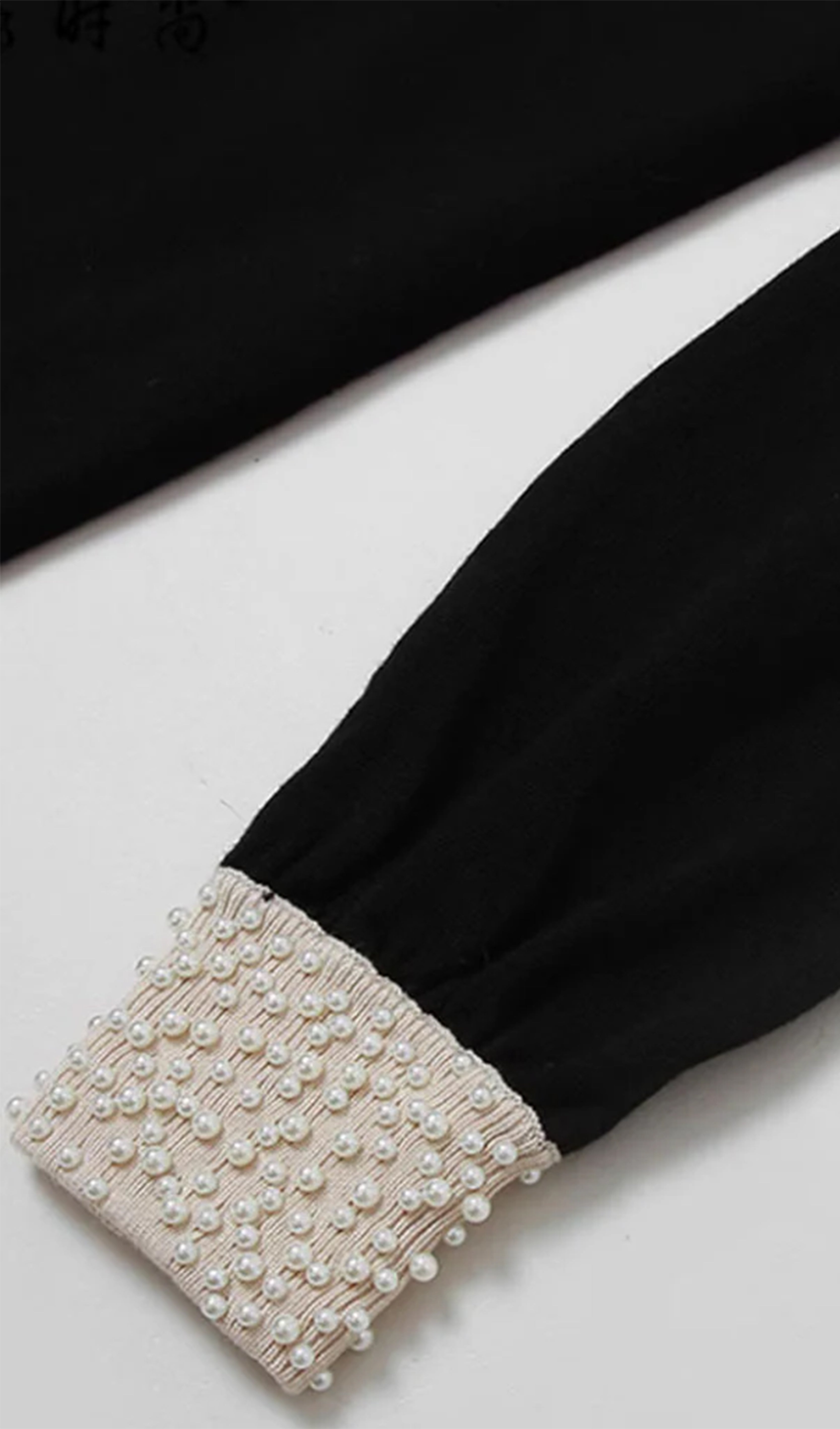 Strickkleid im Pearl-Hepburn-Stil, Midi-Länge 