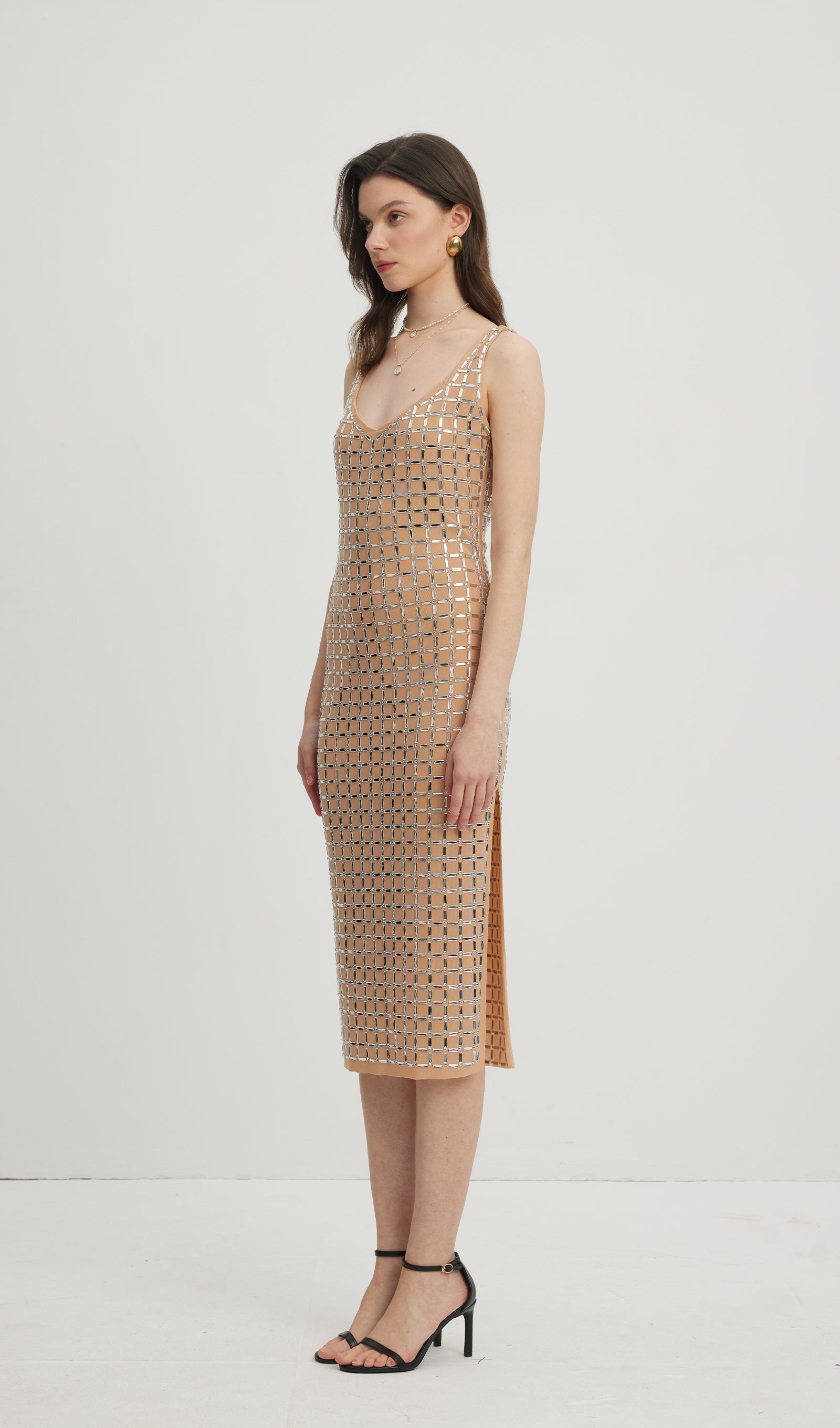 Verziertes rückenfreies Midikleid in Nude 