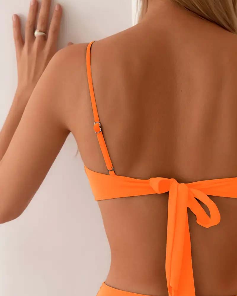 Evania Zarif Ve Vücuda Oturan İki Parçalı Bikini