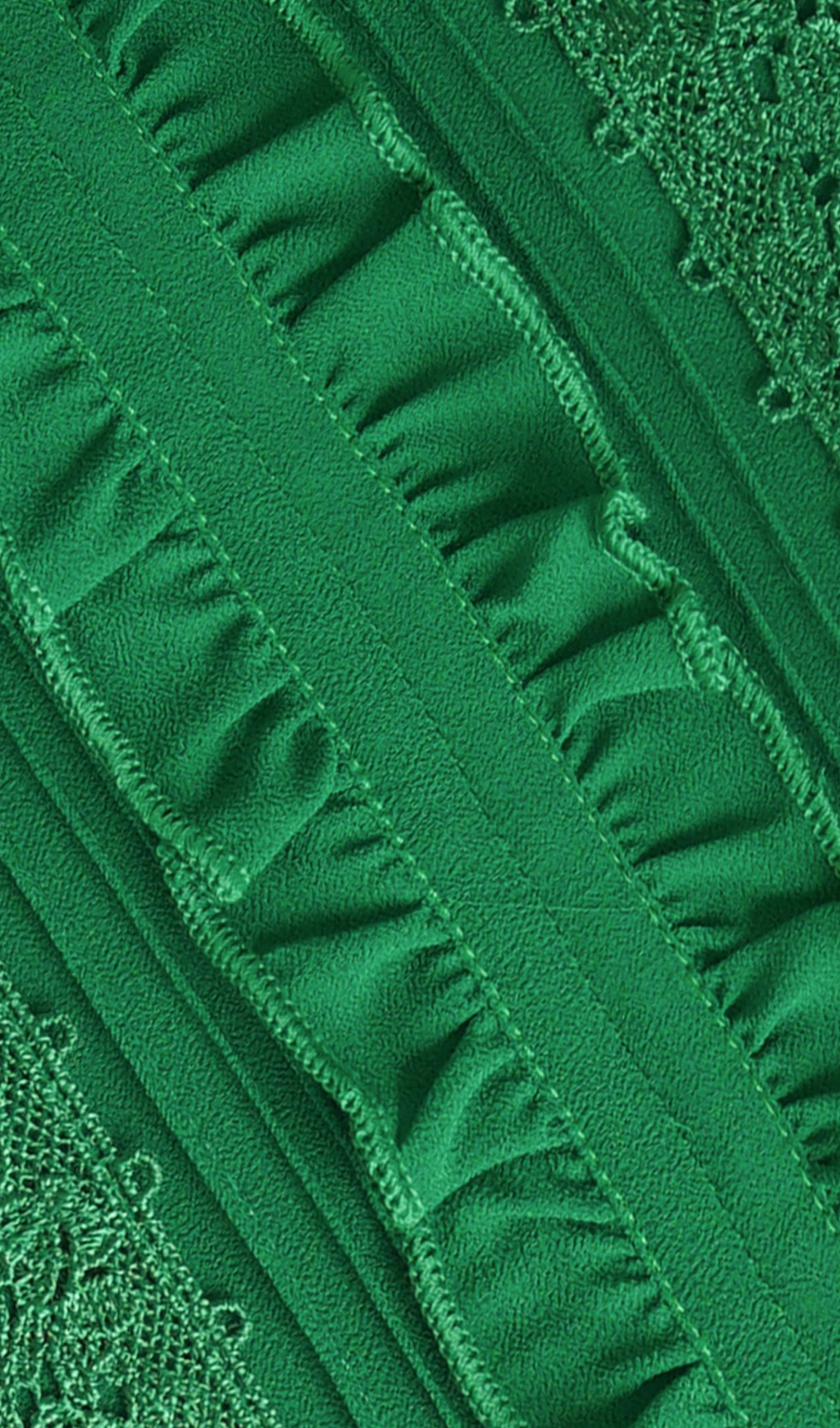 Grünes, tailliertes Maxikleid aus gerüschter, plissierter Spitze