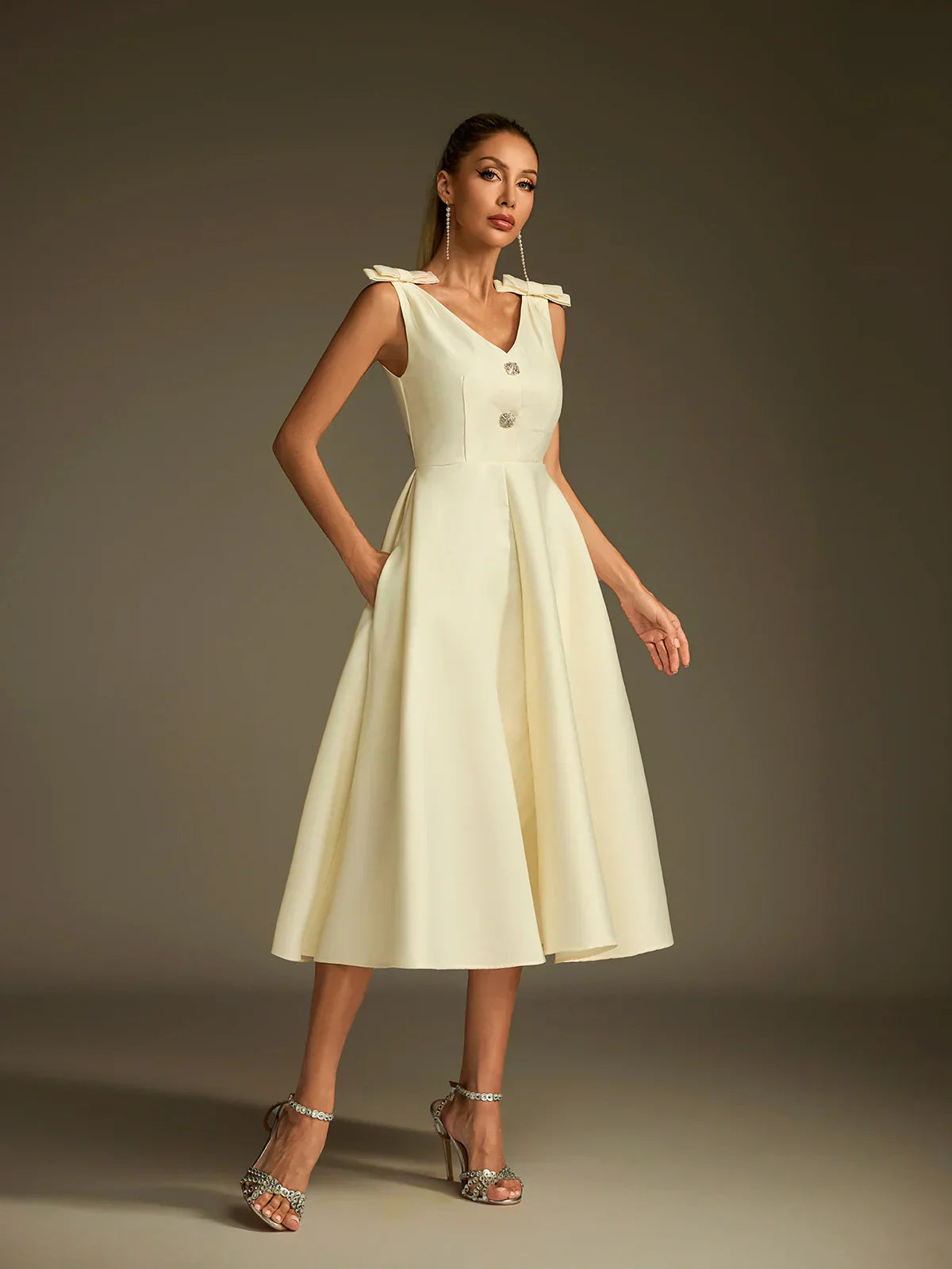 Colette Satin Flare Midikleid 