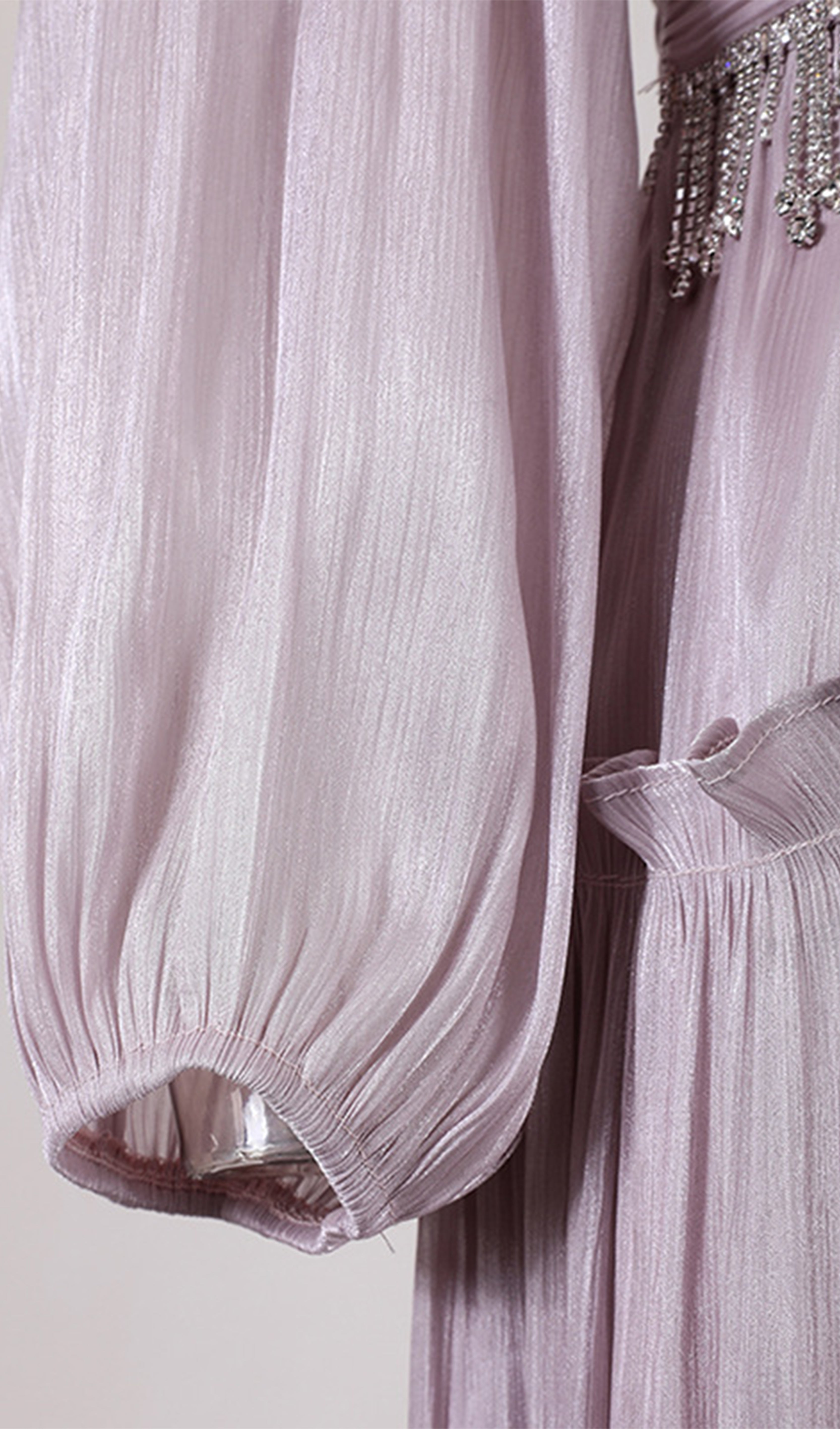 Plissee-Midikleid mit Strass-Kettendetails 