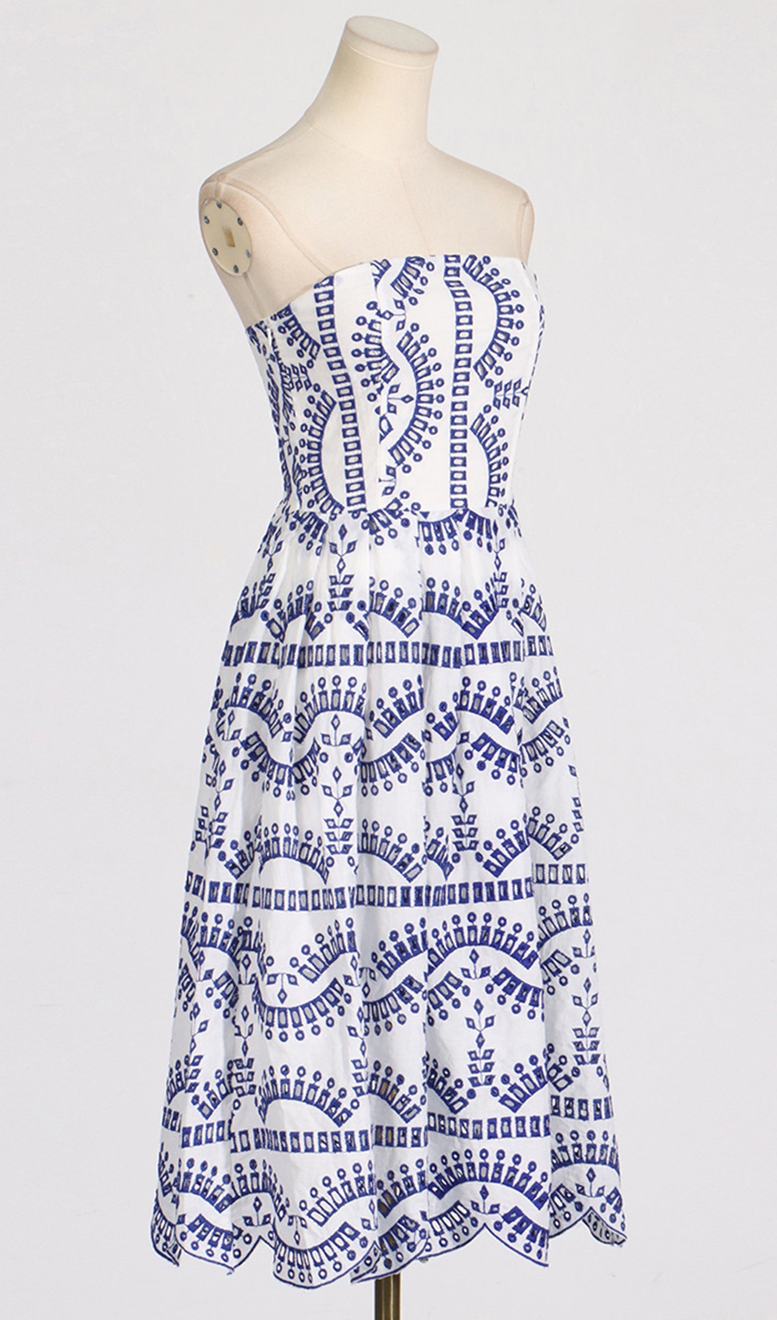 Geblümtes, tailliertes und ausgestelltes Midi-Bandeau-Kleid