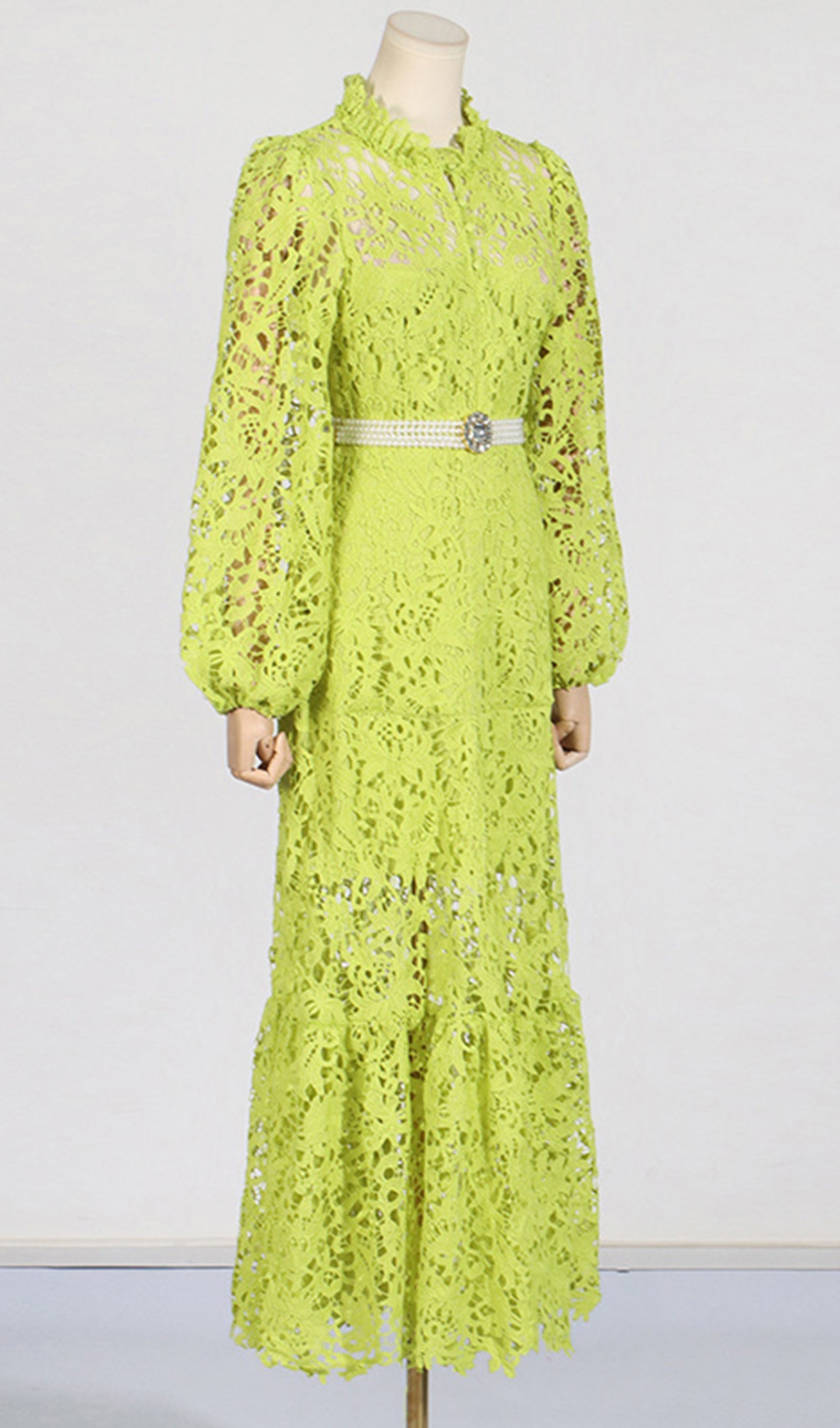 Häkelkleid mit langen Ärmeln 