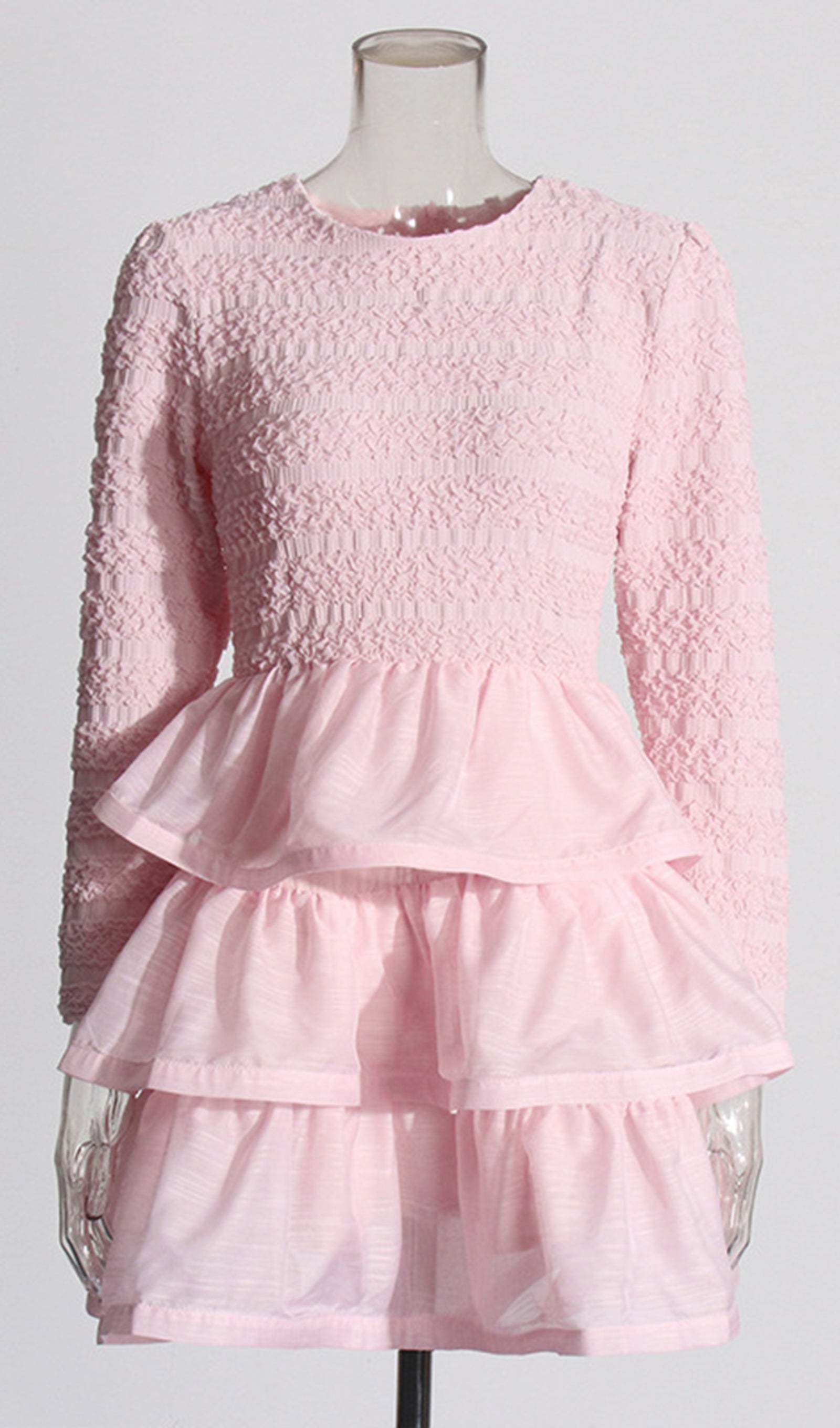 Elegantes, gerüschtes Minikleid mit langen Ärmeln