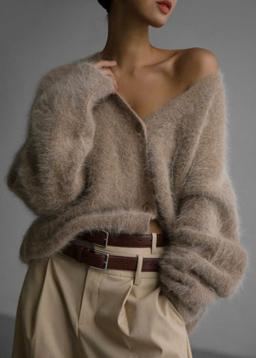 Hellgraue Strickjacke mit Knöpfen
