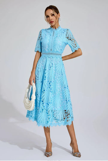 Midikleid aus Spitze mit Cut-outs