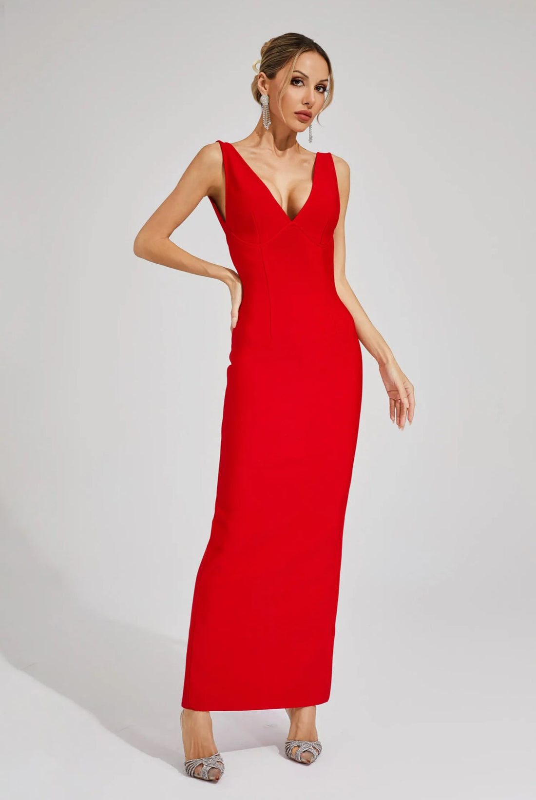 Valentina Rotes rückenfreies Maxikleid