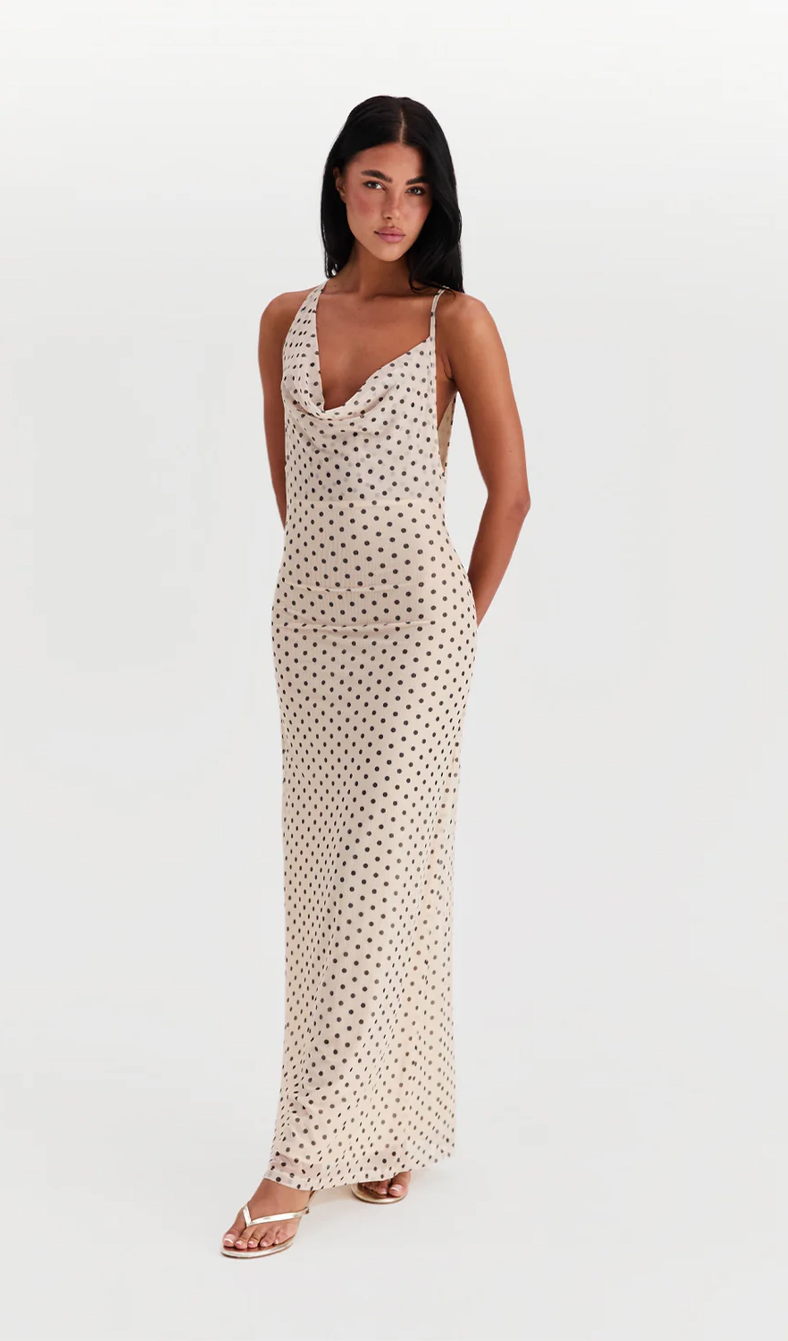 Asymmetrisches Maxikleid mit Kapuze und Polka-Dots 