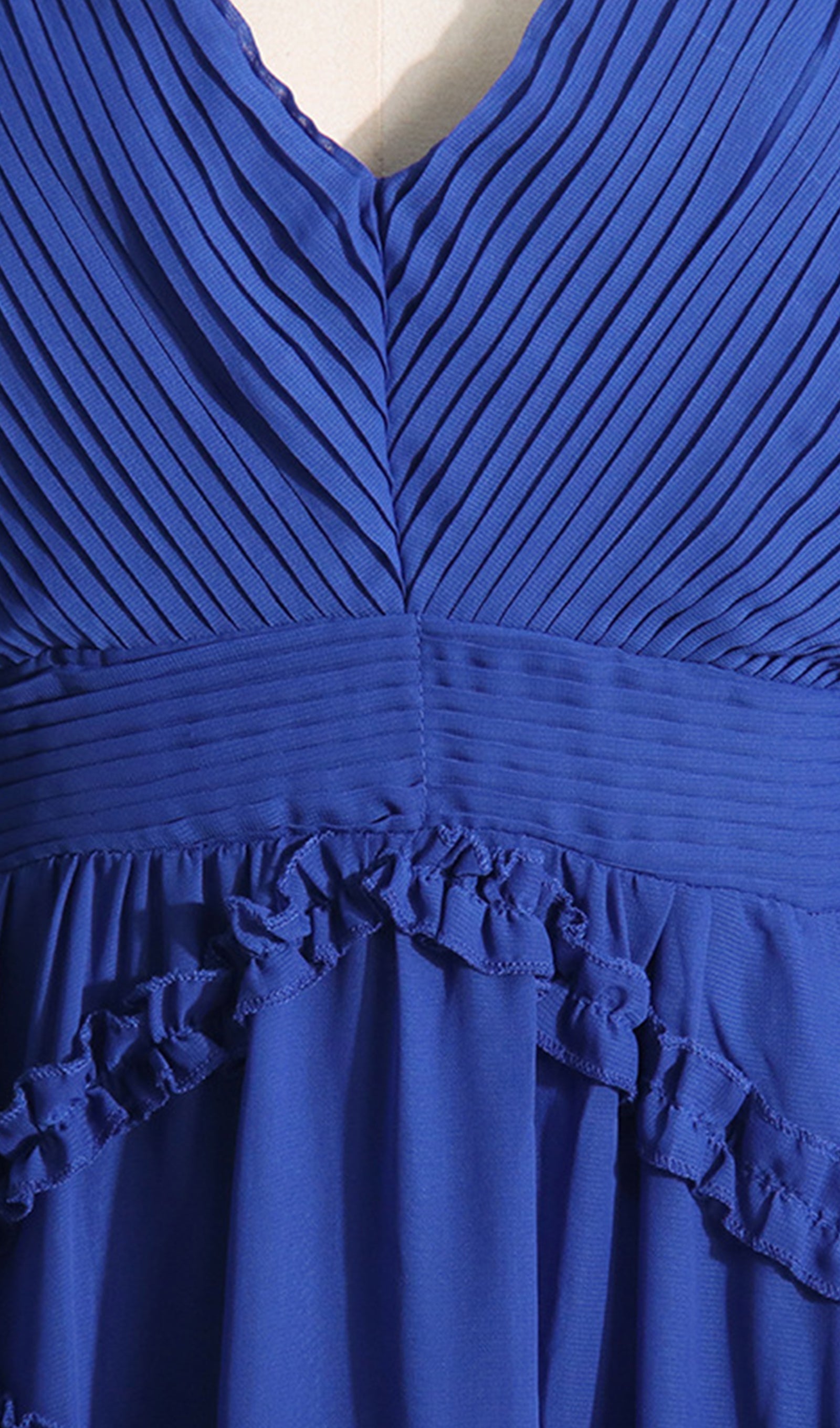 Maxikleid aus Mesh mit langen Ärmeln und V-Ausschnitt