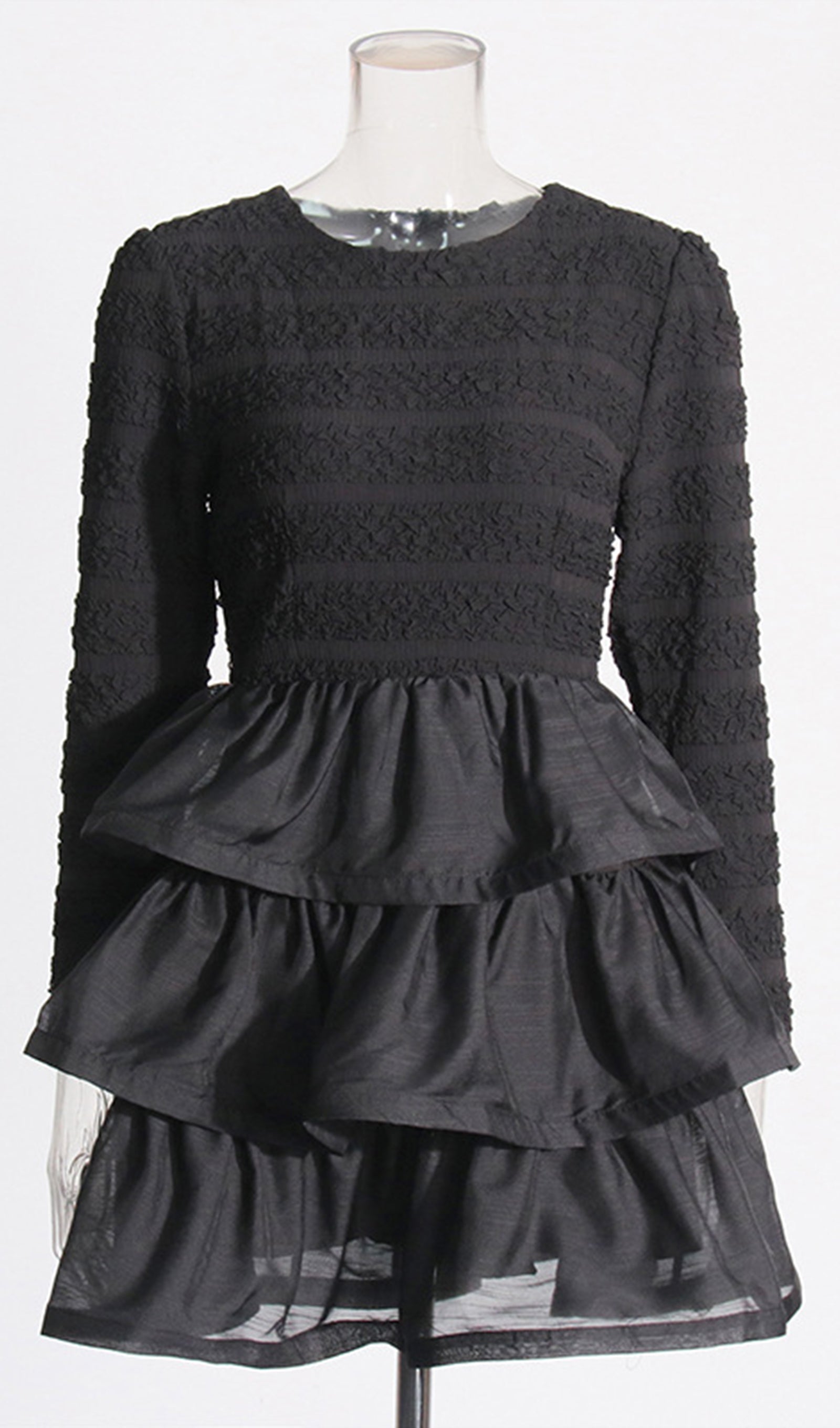 Elegantes, gerüschtes Minikleid mit langen Ärmeln
