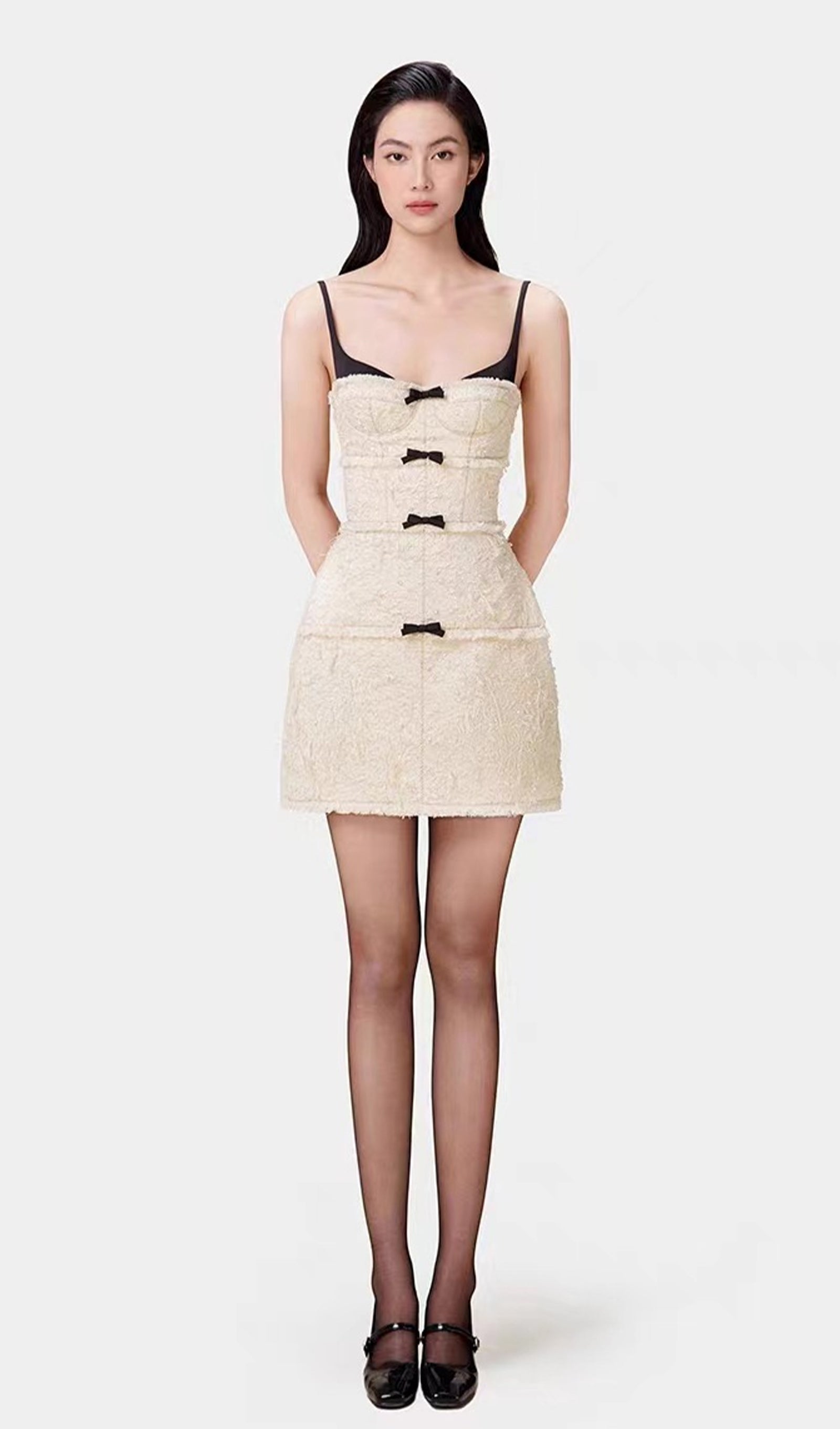Flauschiges schwarz-weißes Minikleid 