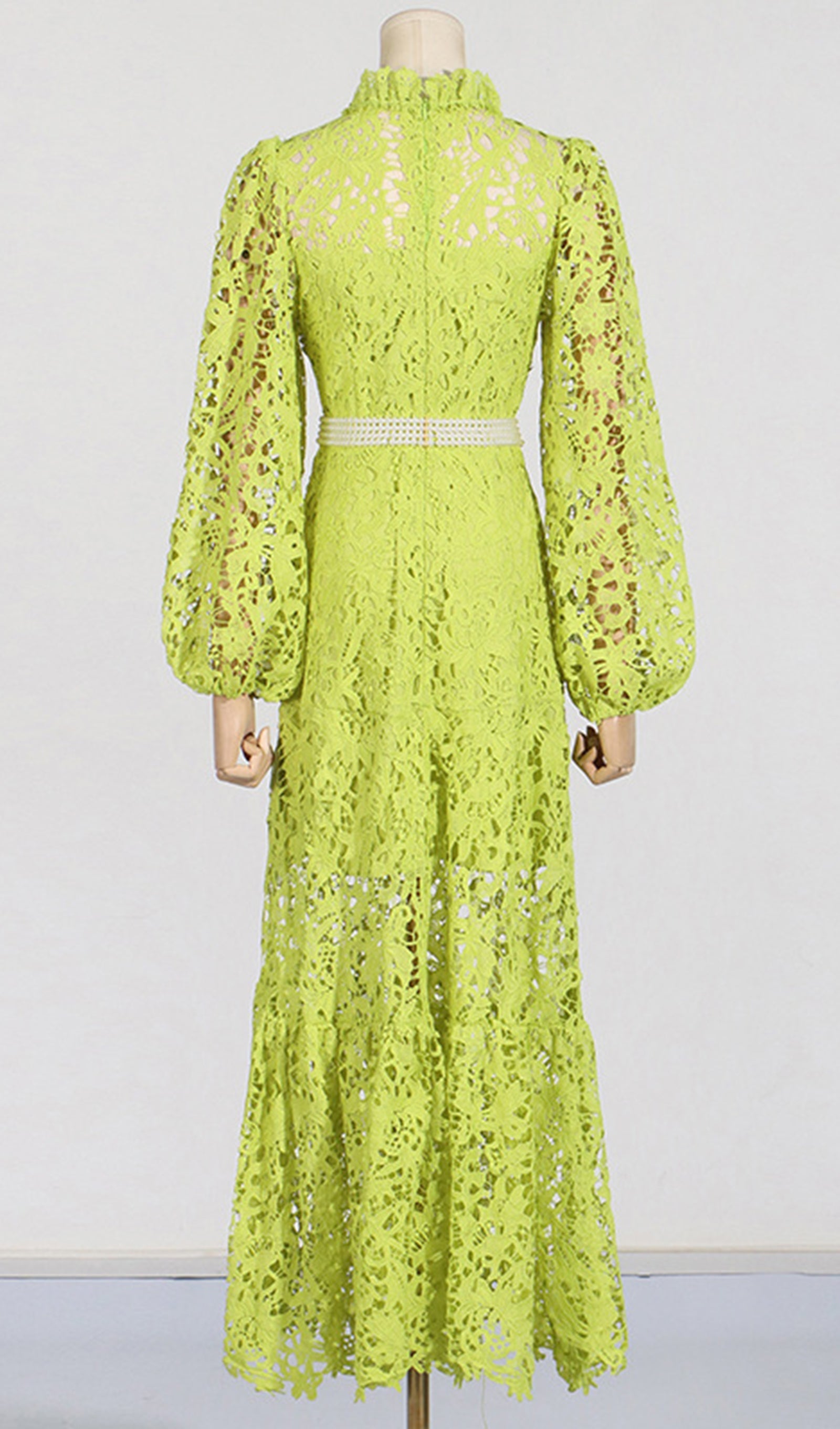 Häkelkleid mit langen Ärmeln 