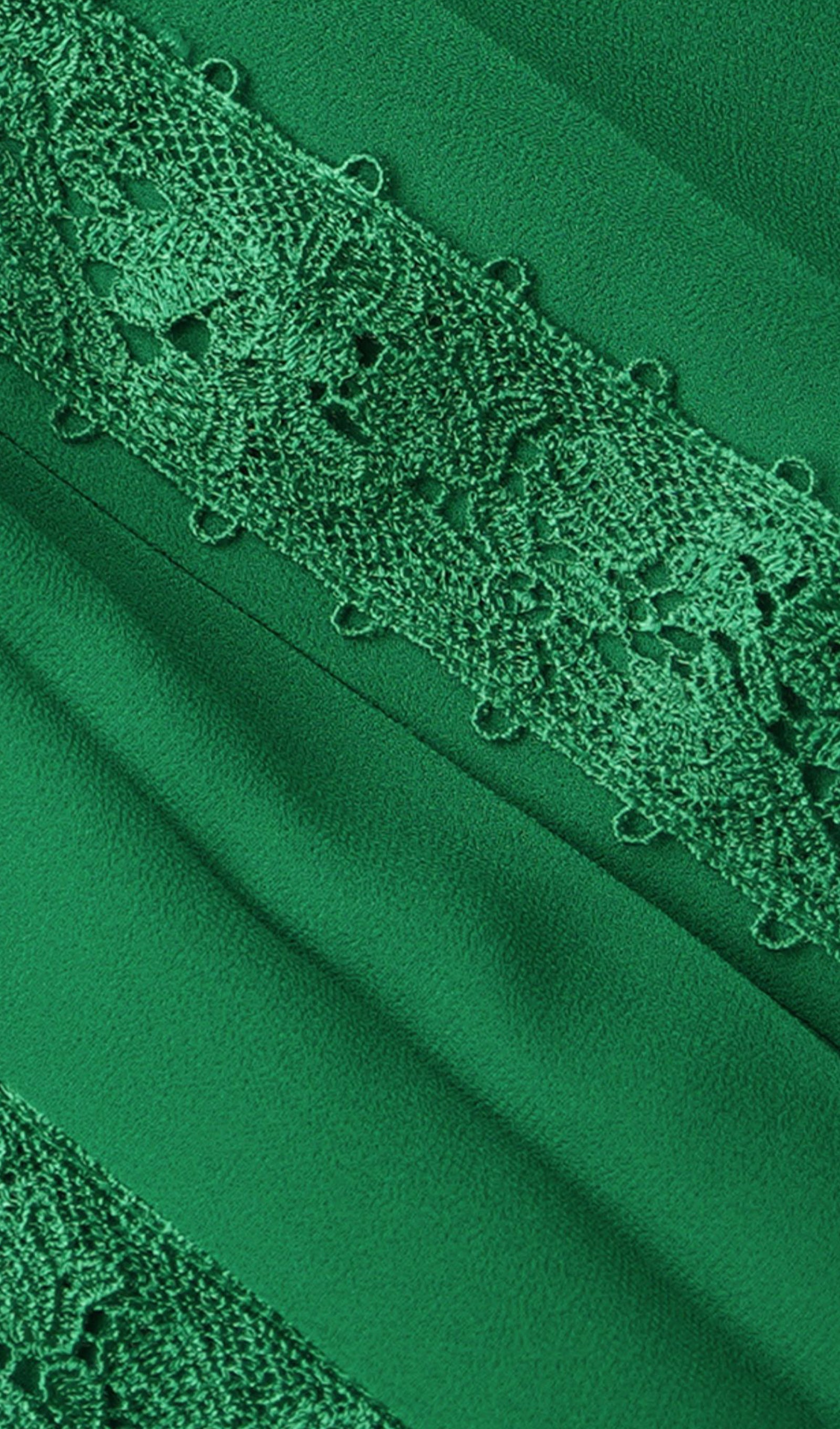 Grünes, tailliertes Maxikleid aus gerüschter, plissierter Spitze