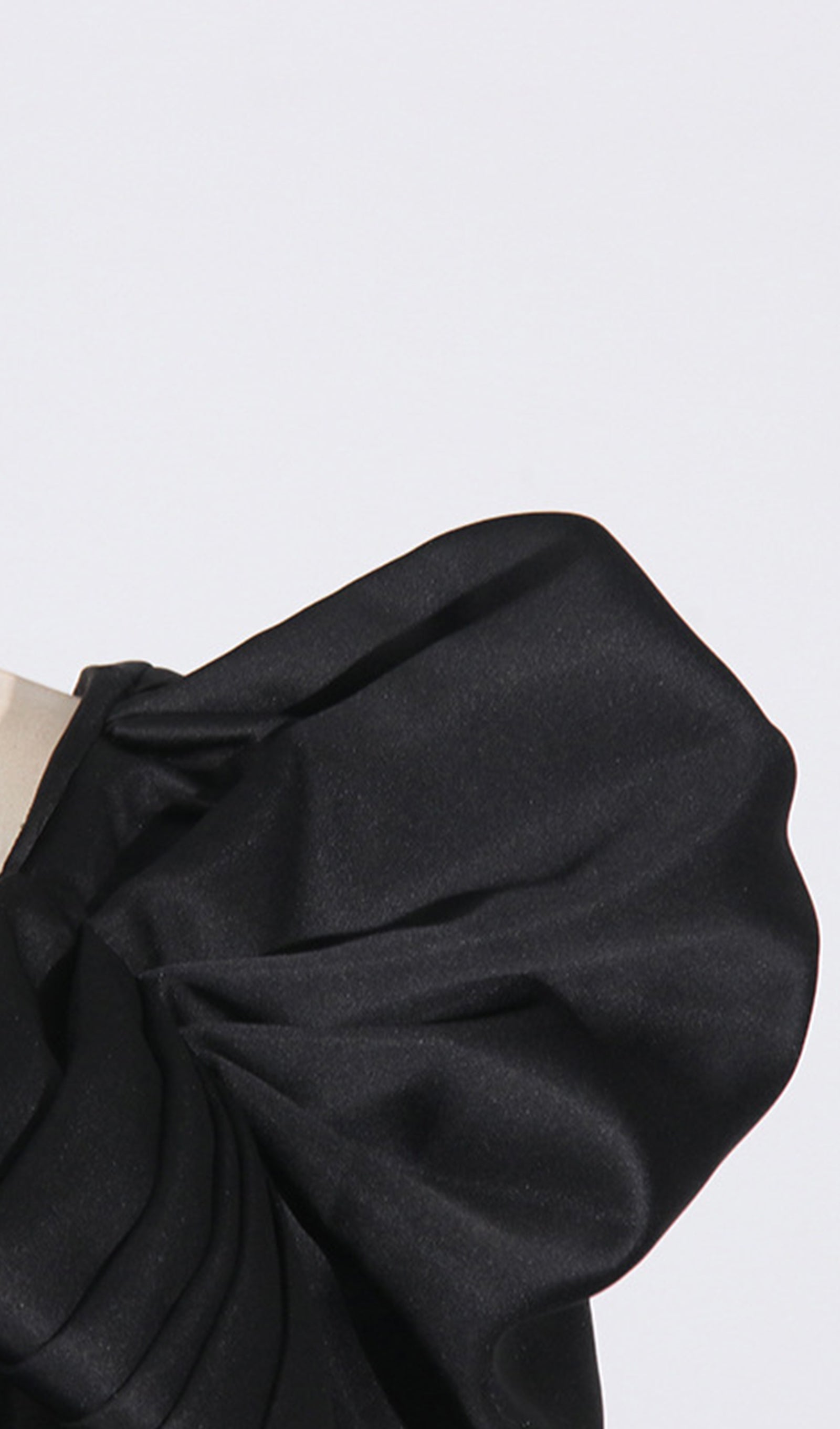 Schwarzes, schulterfreies, figurbetontes Minikleid
