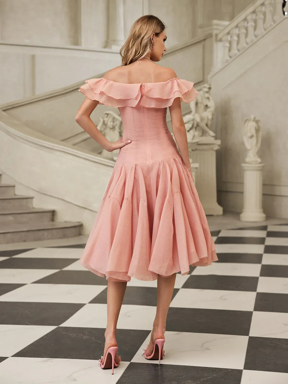 Amelie schulterfreies Rüschen-Midikleid – Rosa 
