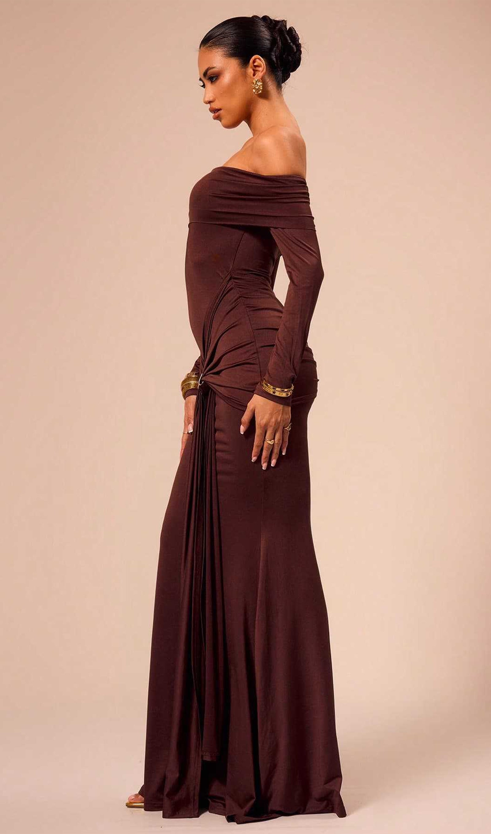 Schulterfreies Rüschen-Maxikleid 