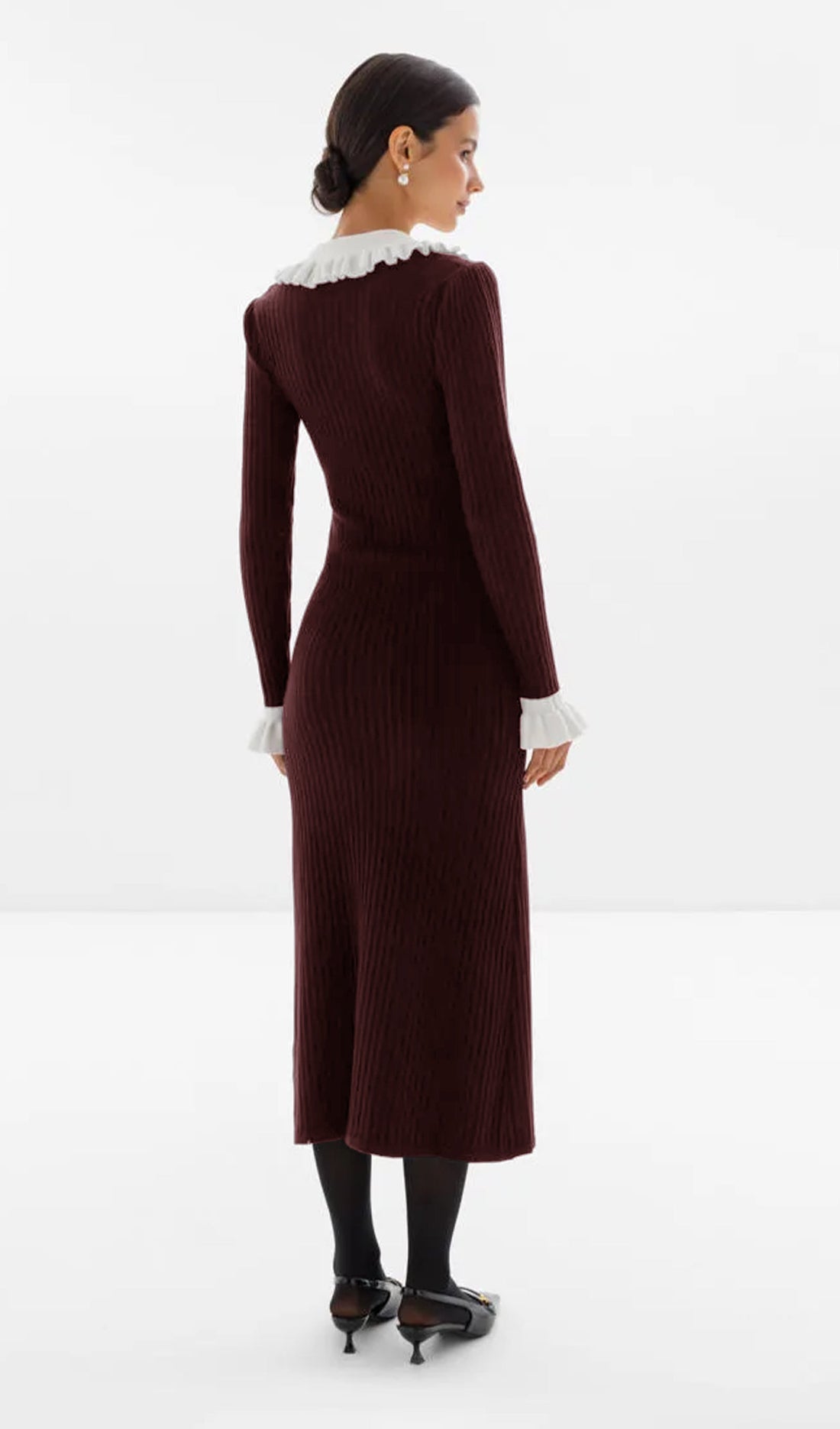 Jersey-Midikleid mit Rüschenkragen – Rotbraun 