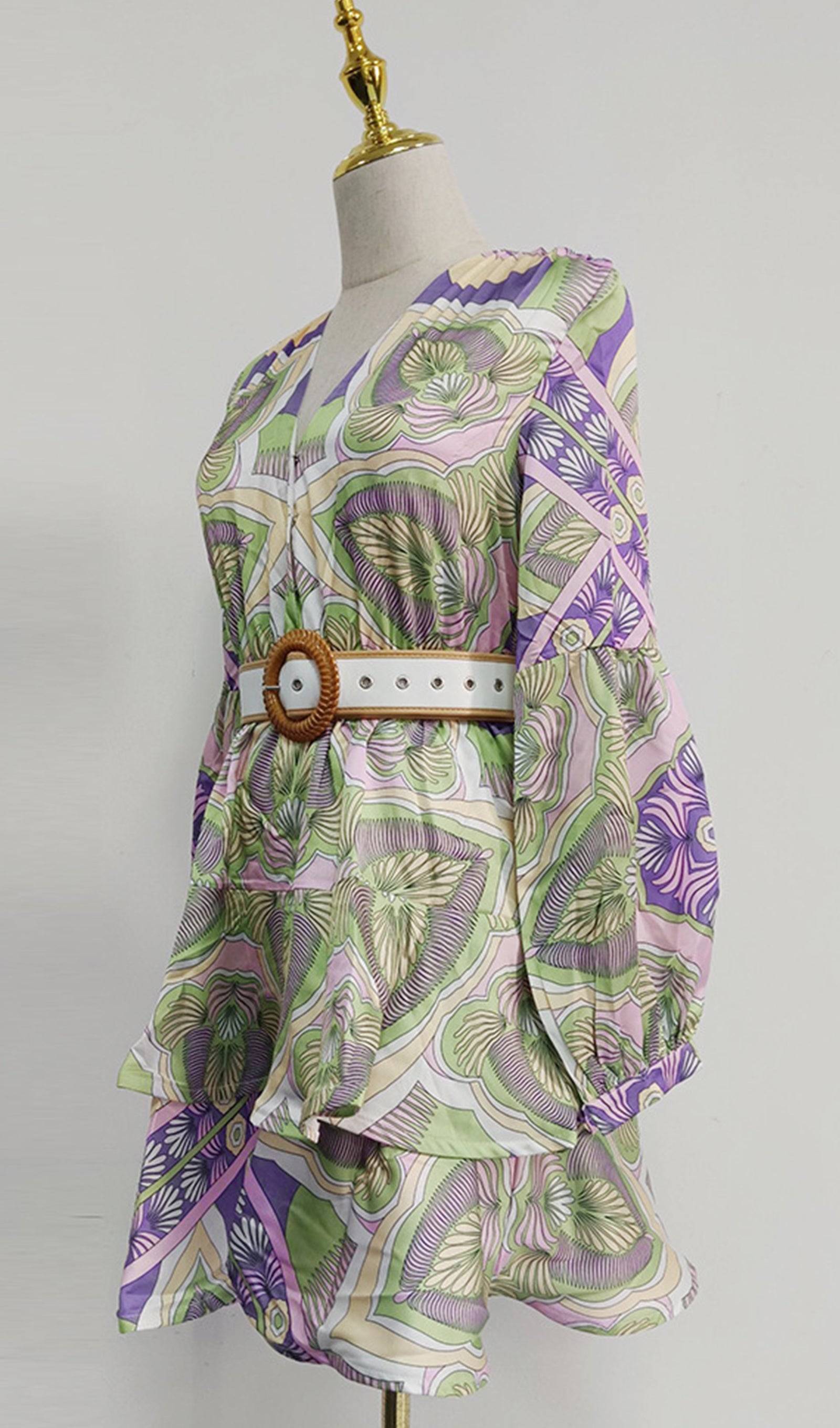 Langärmeliges Boho-Minikleid mit Blumenmuster und V-Ausschnitt