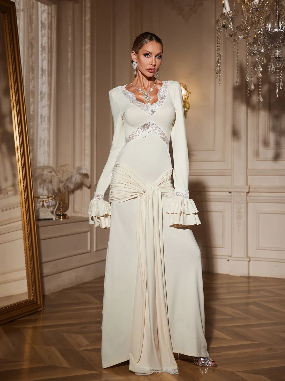 Maxikleid mit Spitzeneinsätzen in Wien 