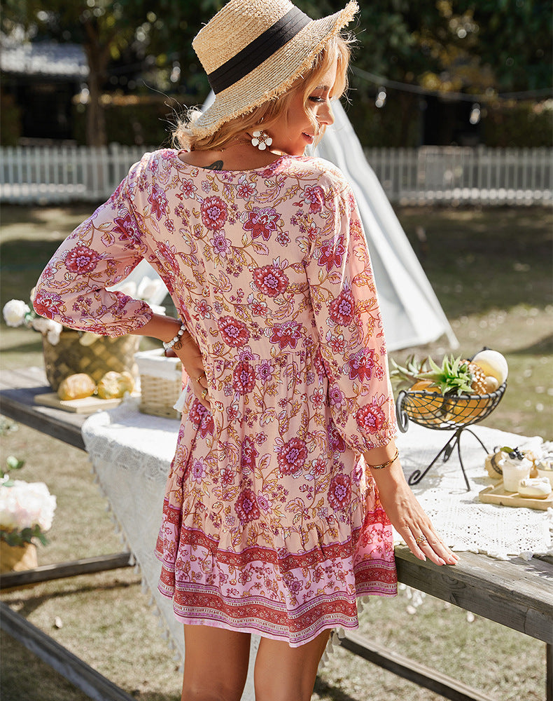 Sommerliches Minikleid im Boho-Stil mit V-Ausschnitt, lockerer Passform und entspannter Passform