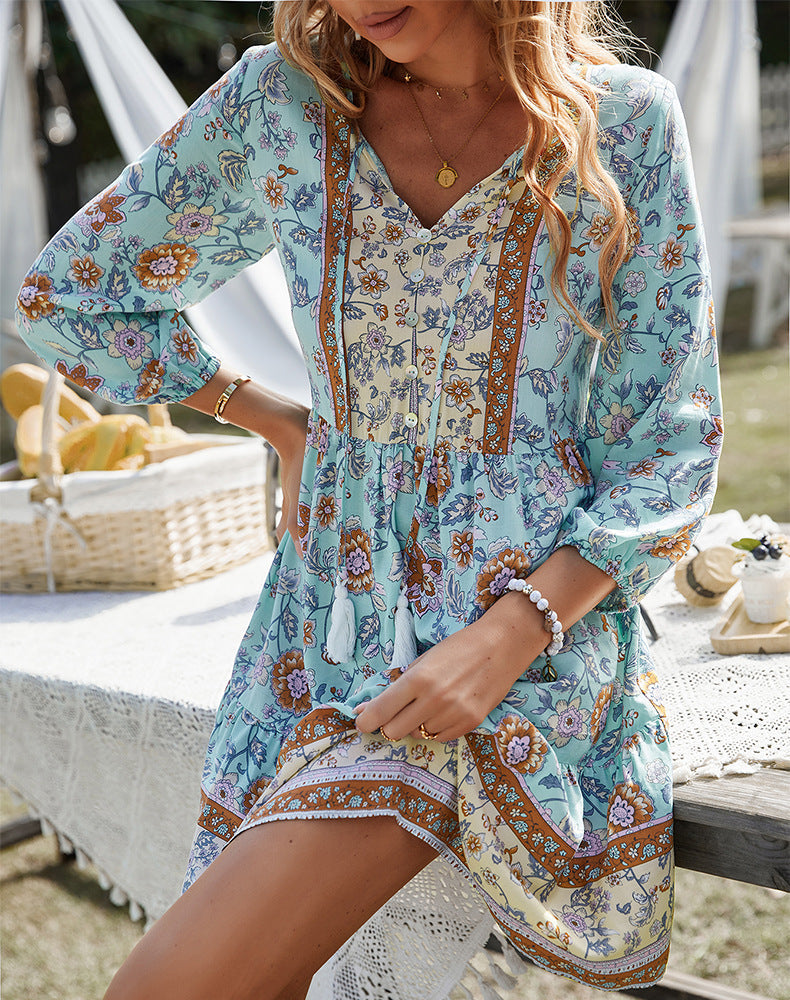 Sommerliches Minikleid im Boho-Stil mit V-Ausschnitt, lockerer Passform und entspannter Passform