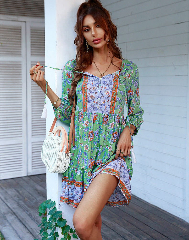Sommerliches Minikleid im Boho-Stil mit V-Ausschnitt, lockerer Passform und entspannter Passform