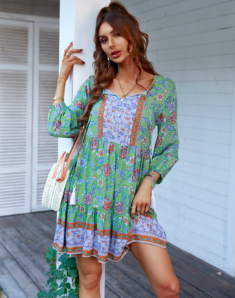 Sommerliches Minikleid im Boho-Stil mit V-Ausschnitt, lockerer Passform und entspannter Passform