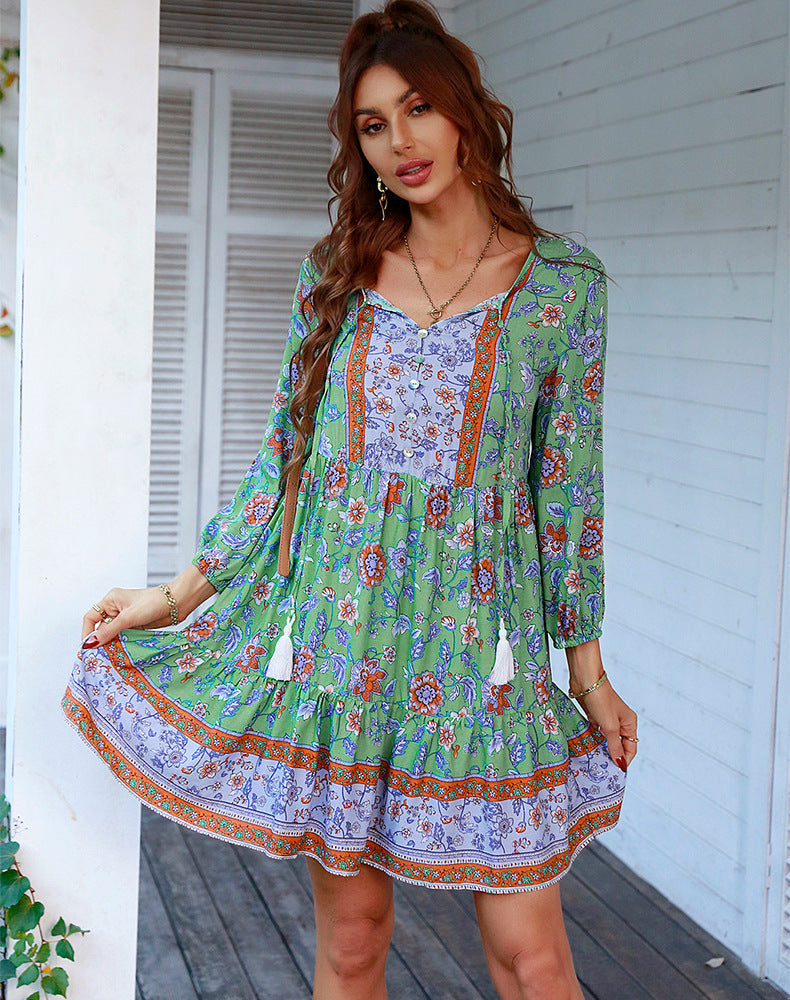 Sommerliches Minikleid im Boho-Stil mit V-Ausschnitt, lockerer Passform und entspannter Passform