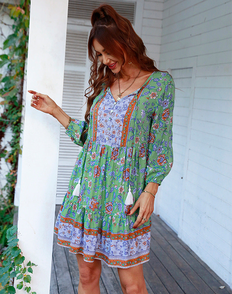 Sommerliches Minikleid im Boho-Stil mit V-Ausschnitt, lockerer Passform und entspannter Passform