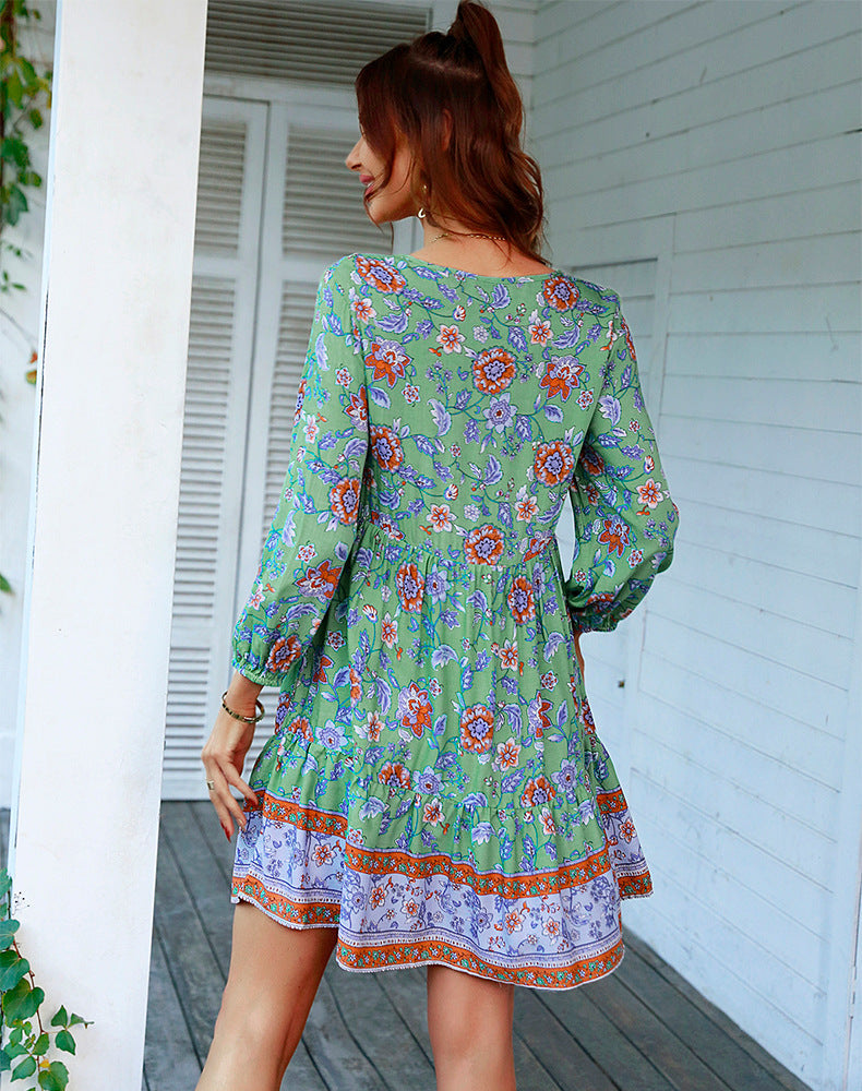 Sommerliches Minikleid im Boho-Stil mit V-Ausschnitt, lockerer Passform und entspannter Passform