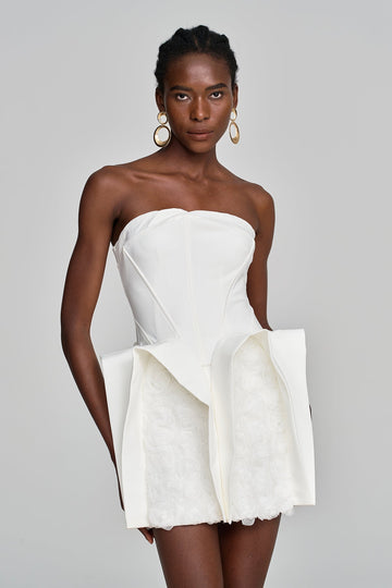 Aber trägerloses, dekonstruiertes Minikleid mit Blumenmuster
