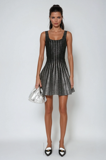 Ananya gestreiftes ärmelloses Rüschen-Minikleid