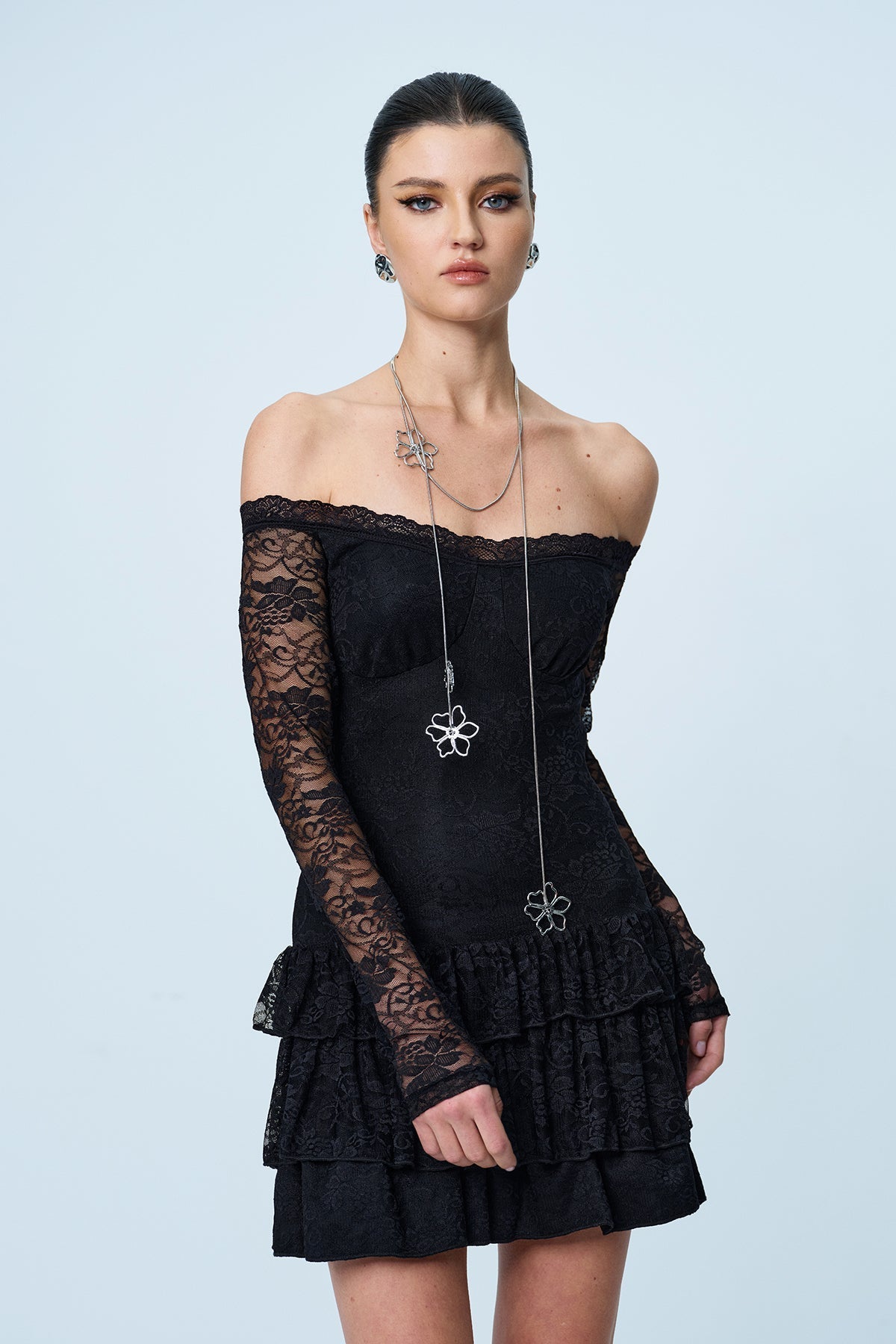 Ankti Dantel Omuz Açık Volanlı Mini Elbise