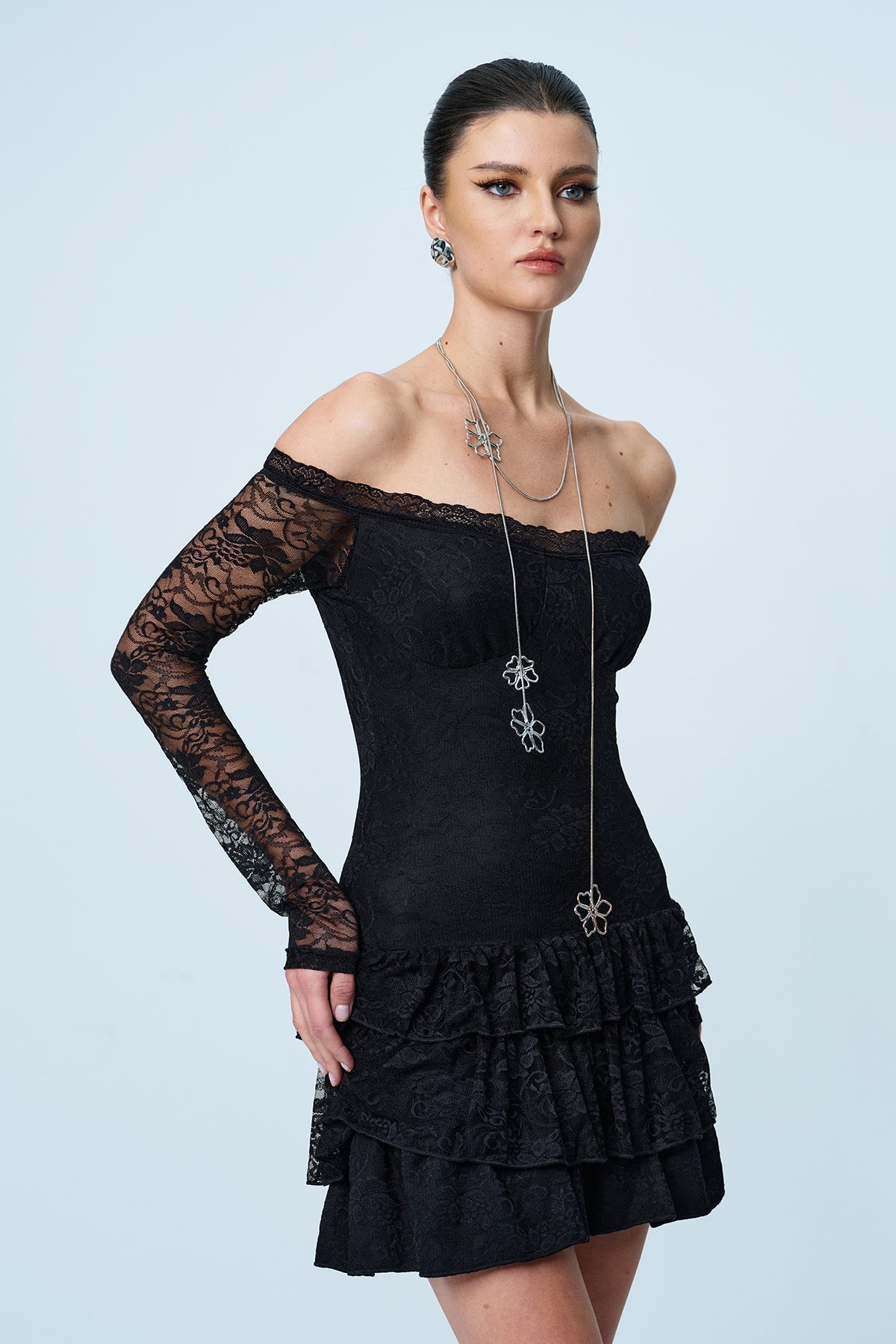 Ankti Dantel Omuz Açık Volanlı Mini Elbise