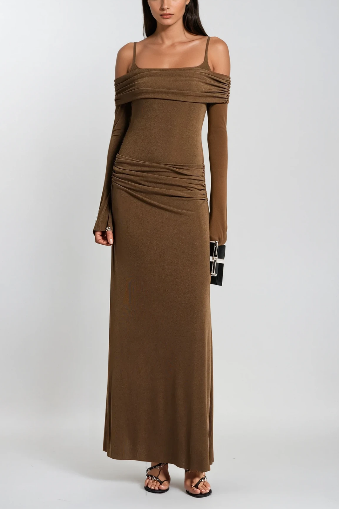 Annmarie schulterfreies, gerafftes Maxikleid, braun