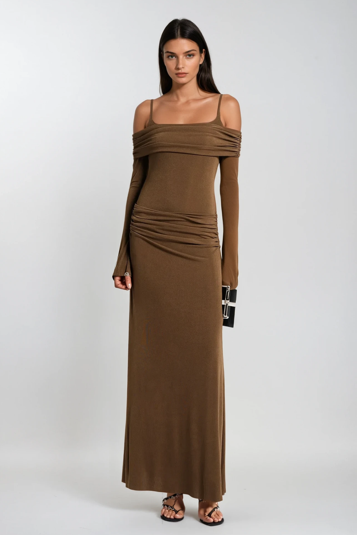 Annmarie schulterfreies, gerafftes Maxikleid, braun