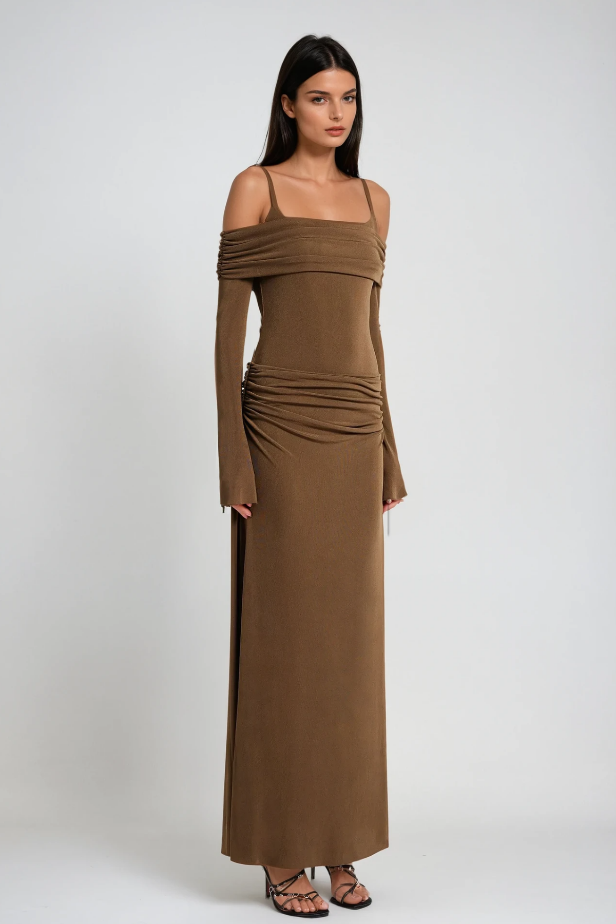 Annmarie schulterfreies, gerafftes Maxikleid, braun
