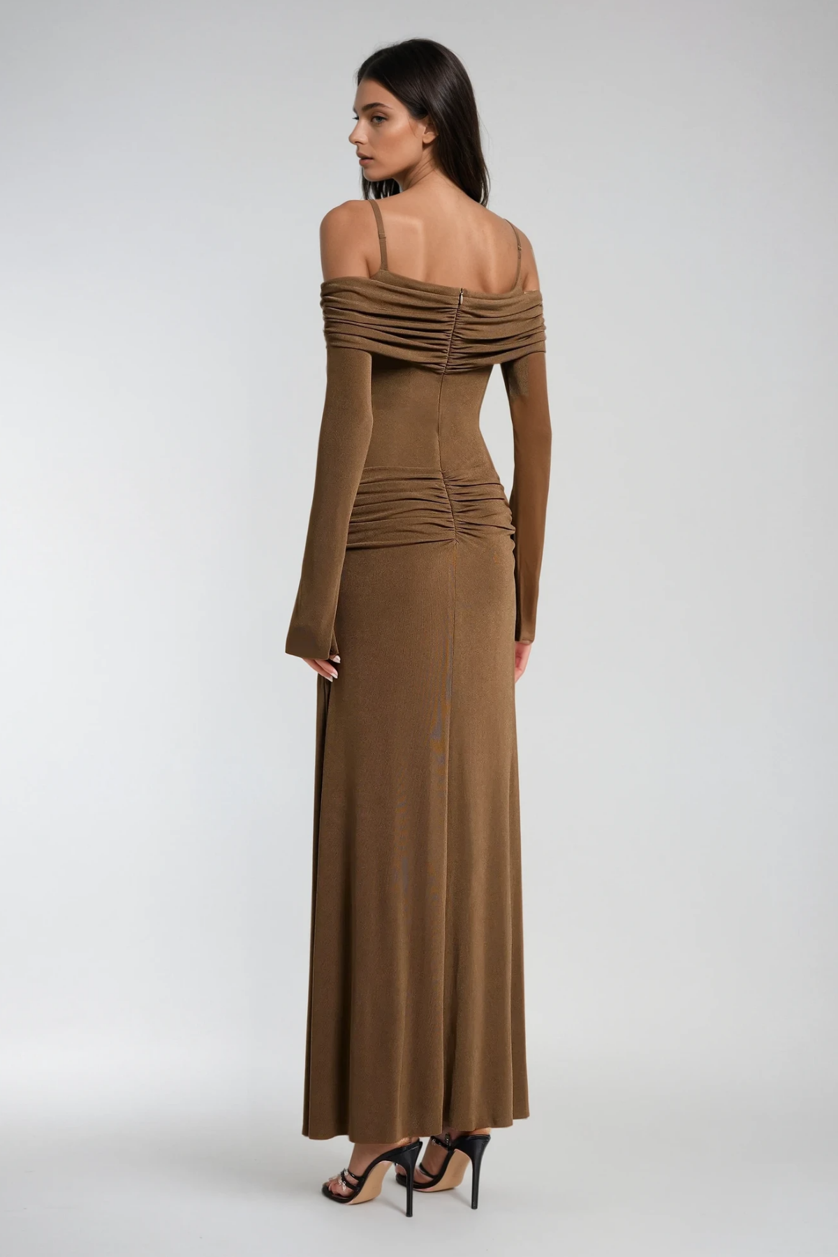 Annmarie schulterfreies, gerafftes Maxikleid, braun