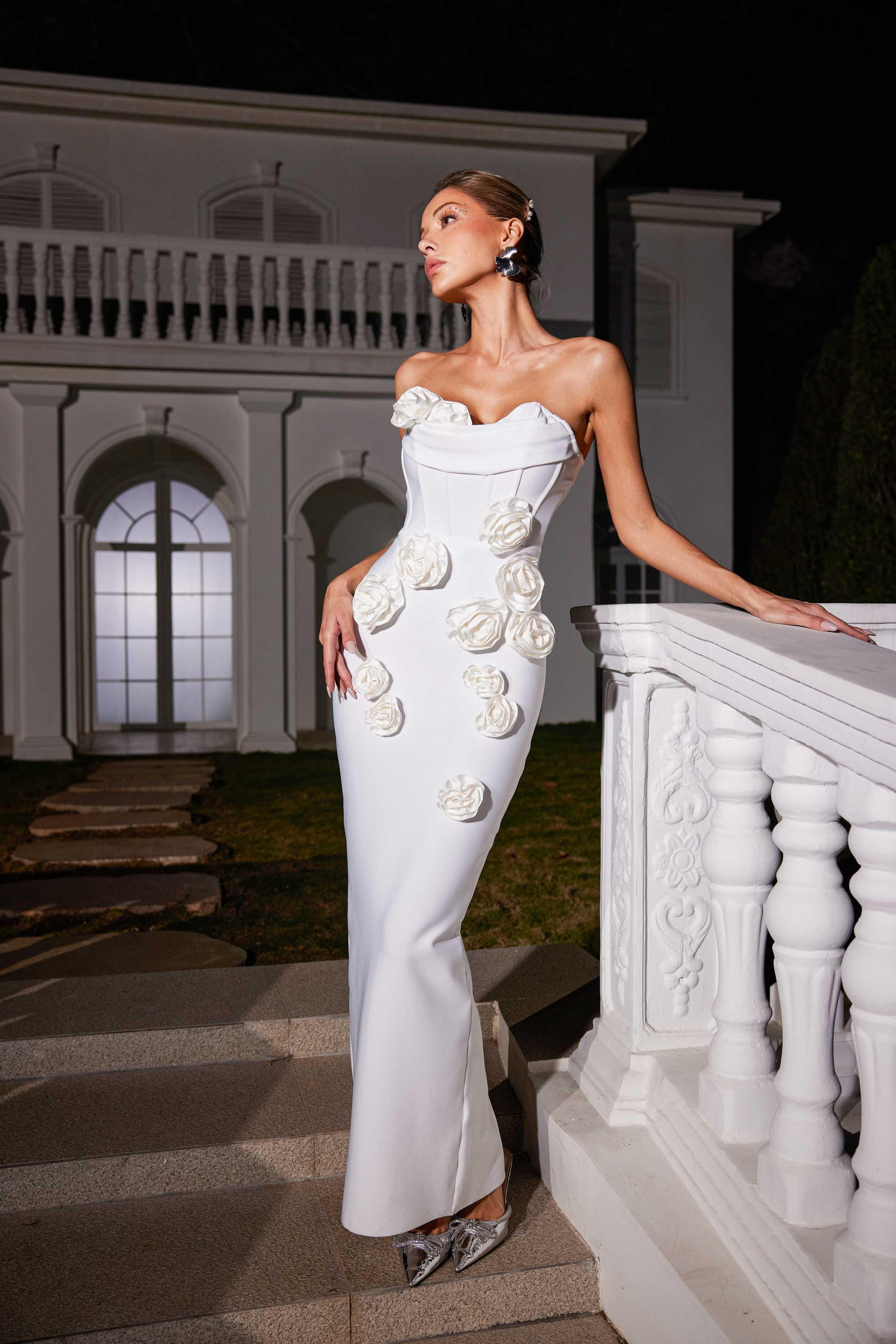 Arushi trägerloses Maxikleid mit Blumenmuster und Bandagen