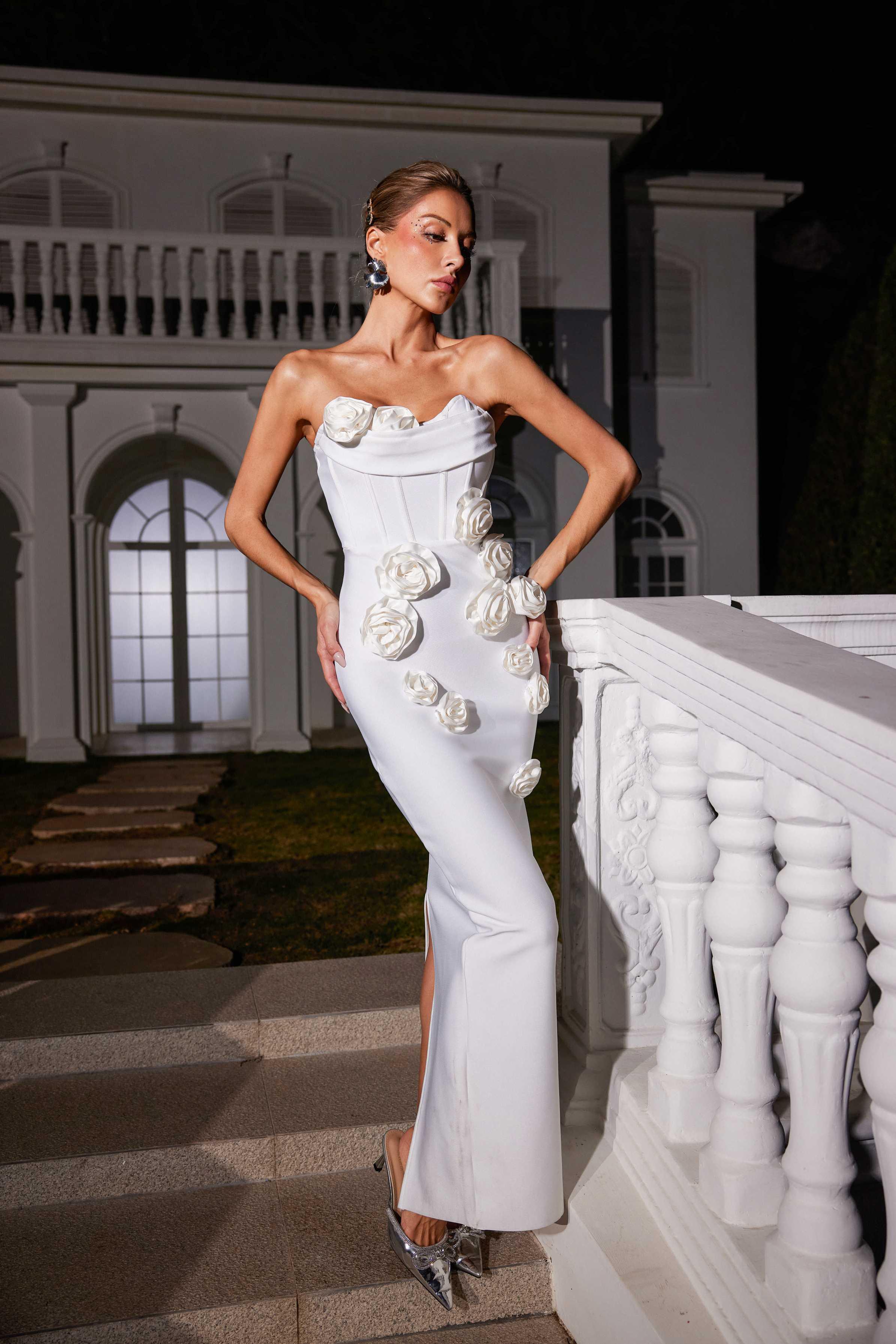 Arushi trägerloses Maxikleid mit Blumenmuster und Bandagen