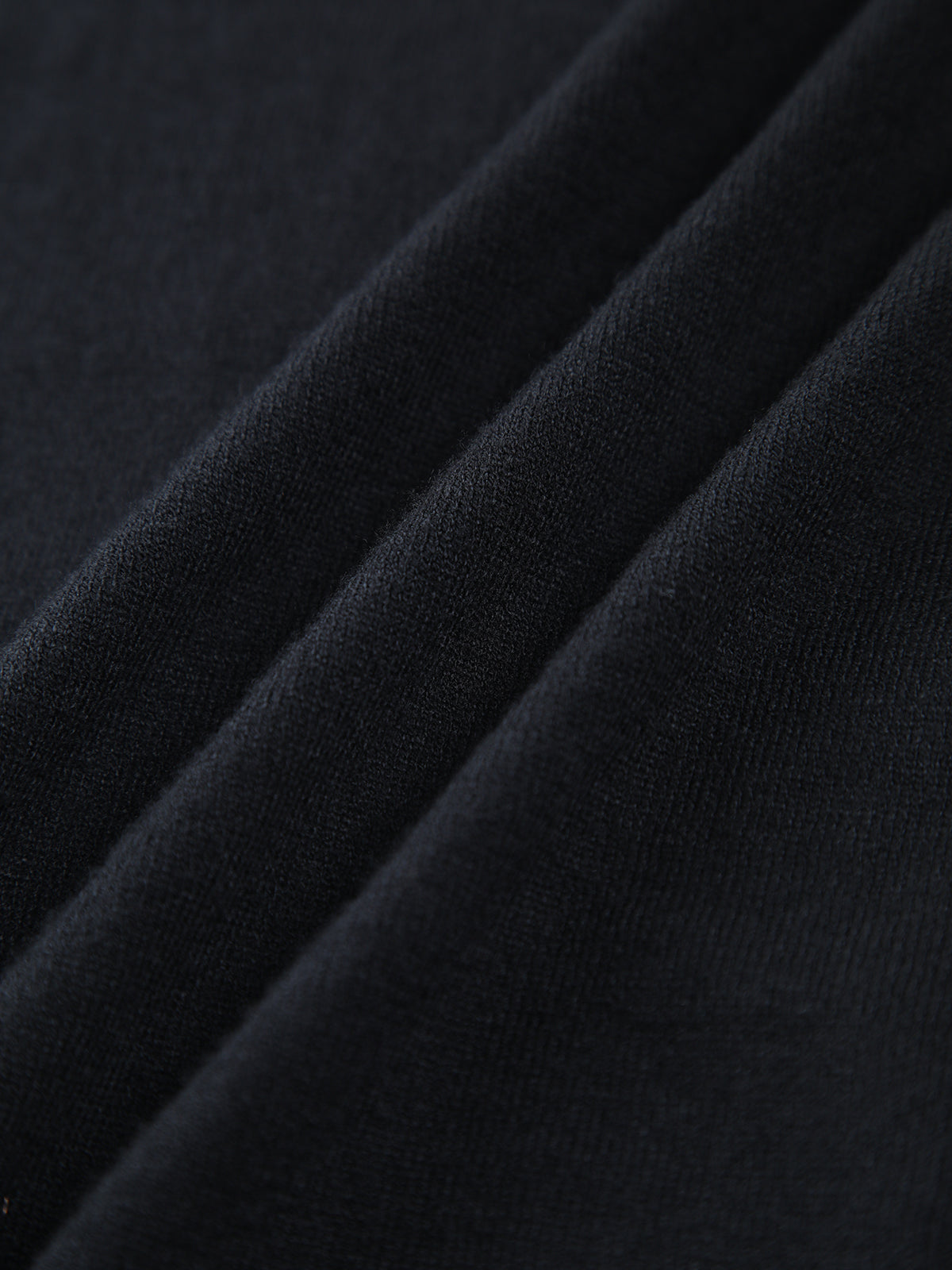 Strickweste mit V-Ausschnitt und kontrastfarbenem Kragen